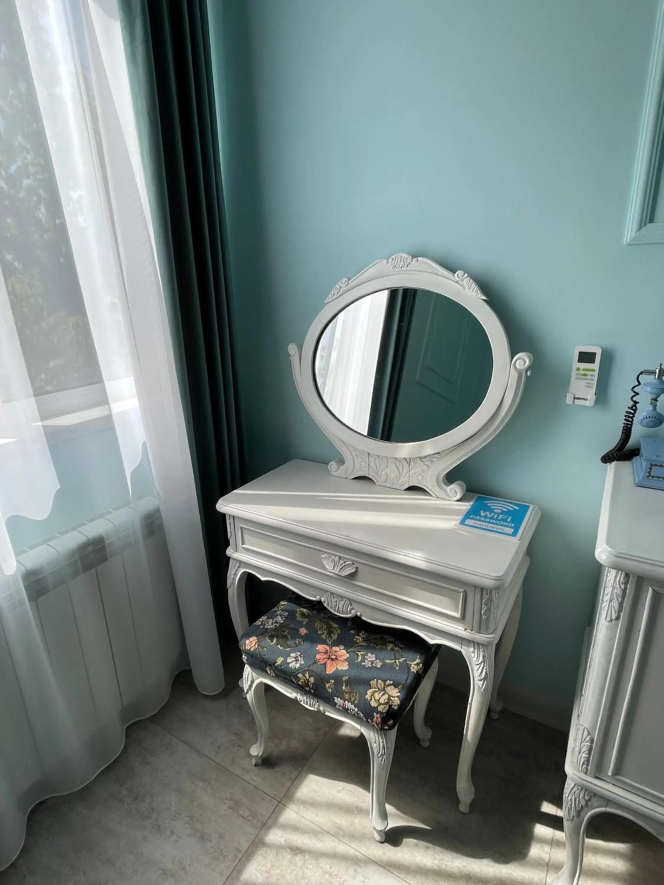 hair dresser in Santorini Hotel & Hostel