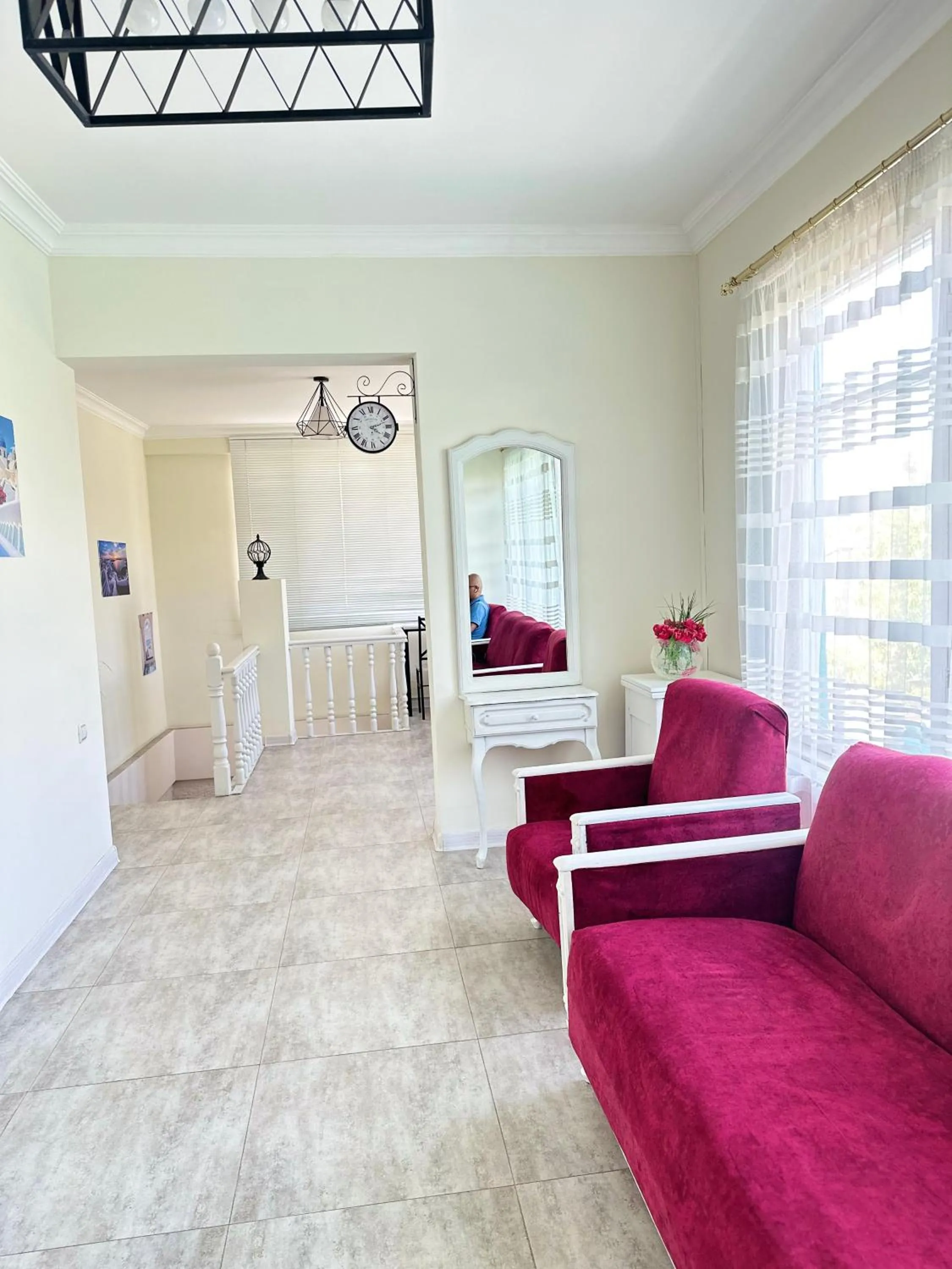 Living room in Santorini Hotel & Hostel