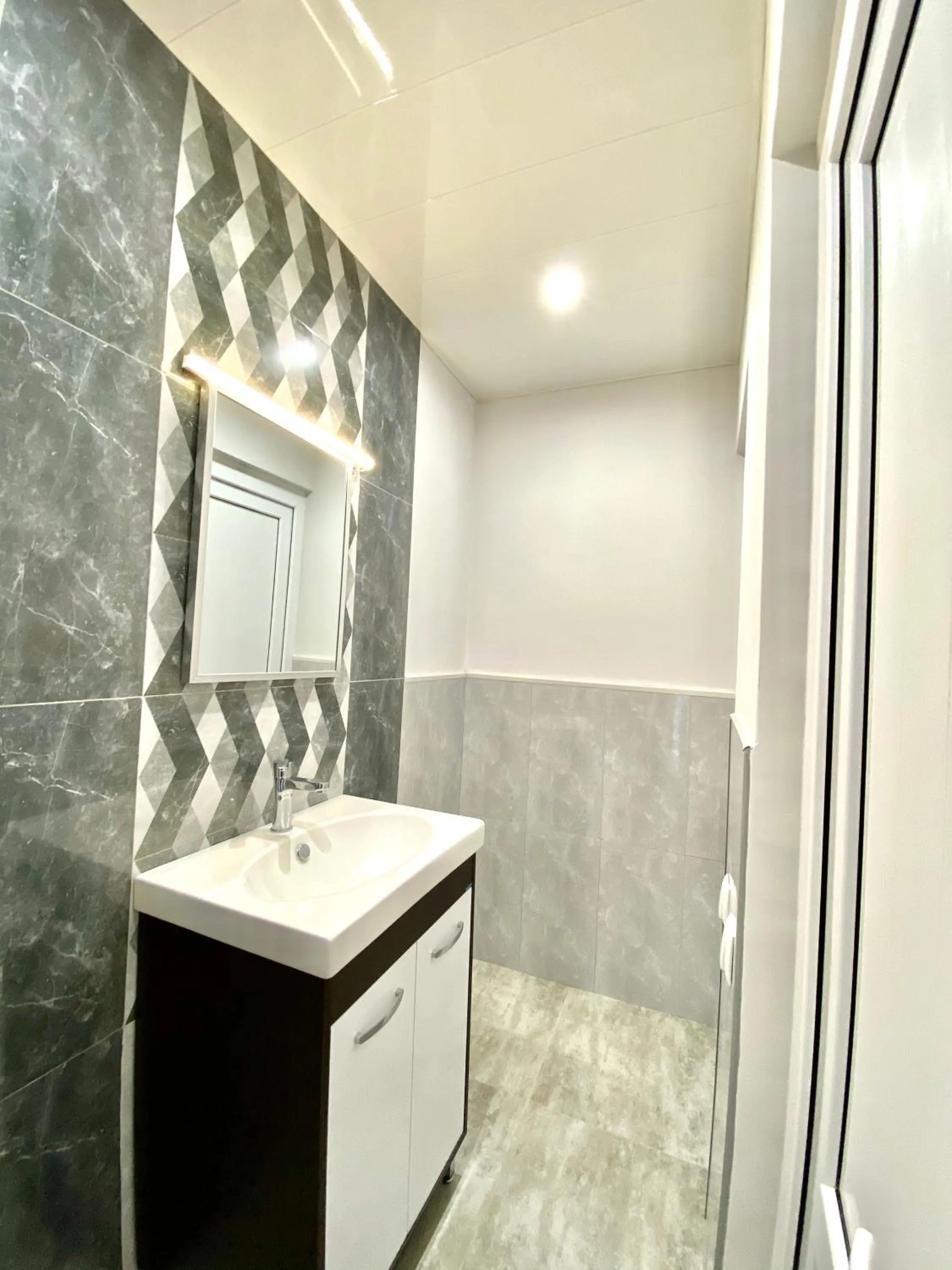 Bathroom in Santorini Hotel & Hostel
