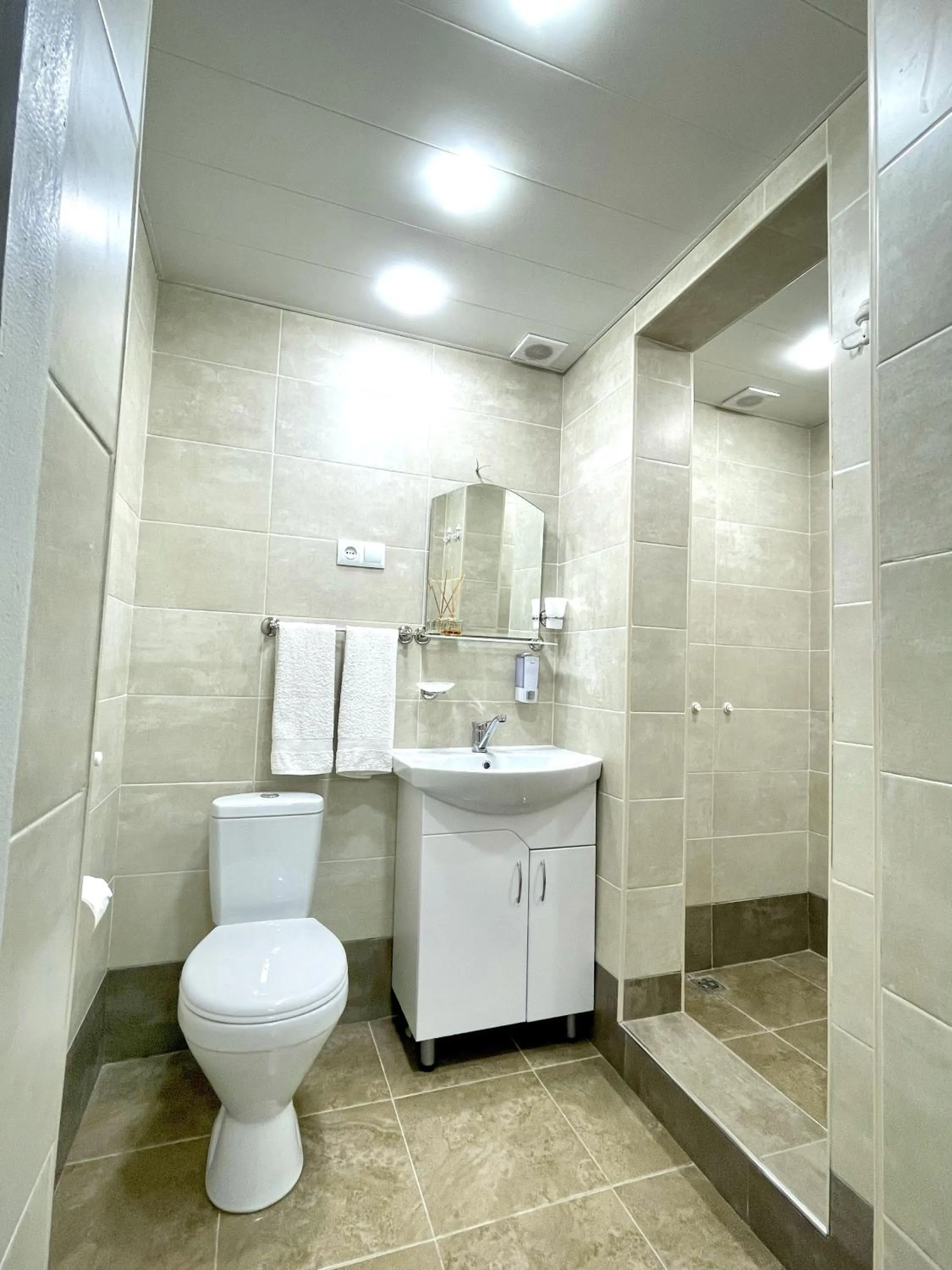 Shower in Santorini Hotel & Hostel