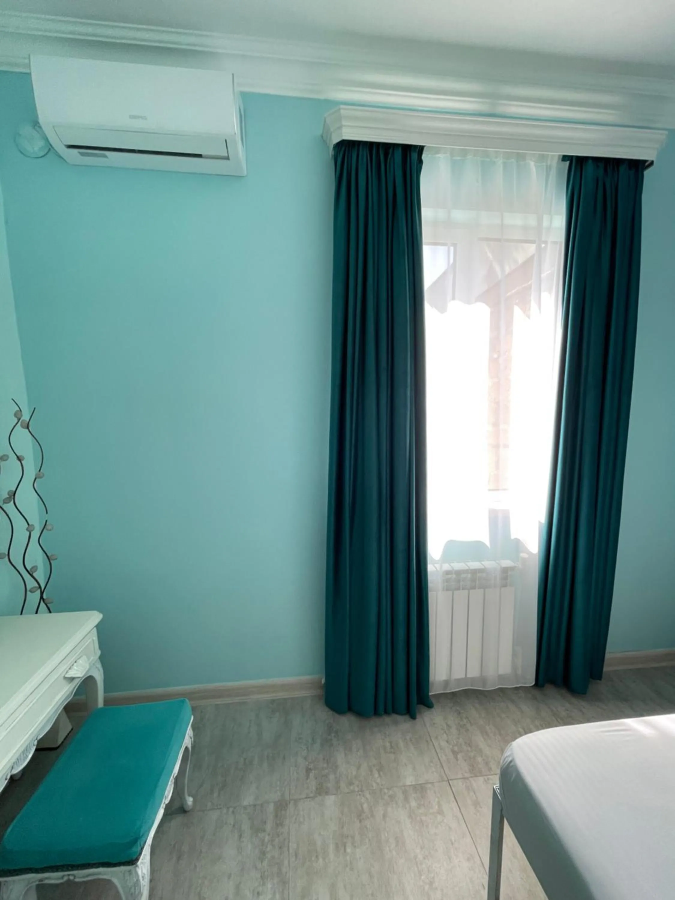 Bed in Santorini Hotel & Hostel
