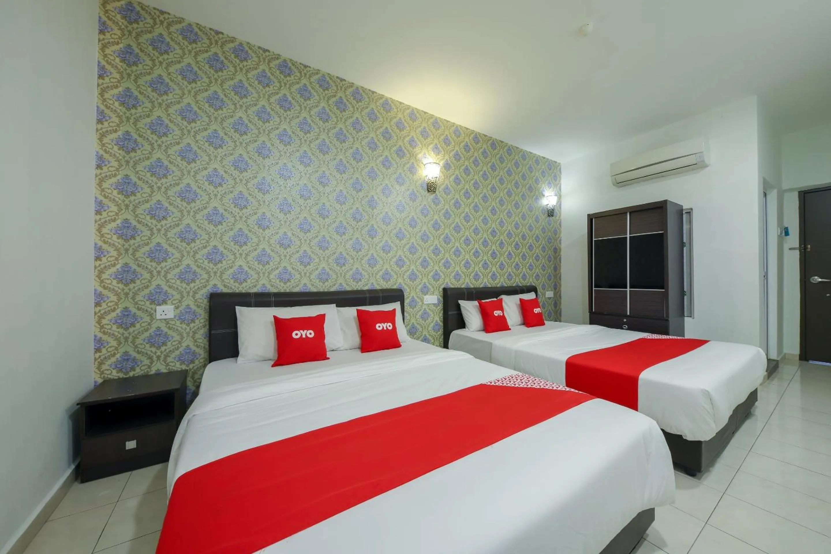 Bedroom, Bed in OYO 89497 Dream Nur Hotel