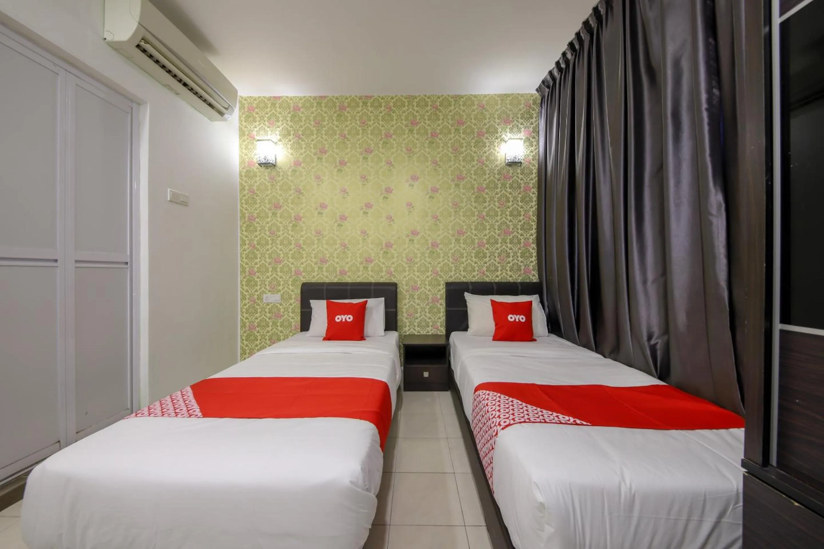 Bedroom, Bed in OYO 89497 Dream Nur Hotel