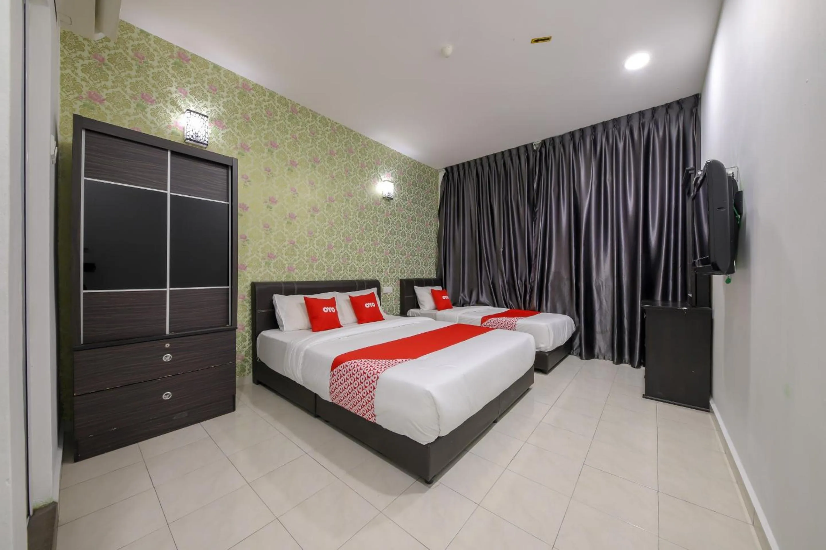Bedroom, Bed in OYO 89497 Dream Nur Hotel