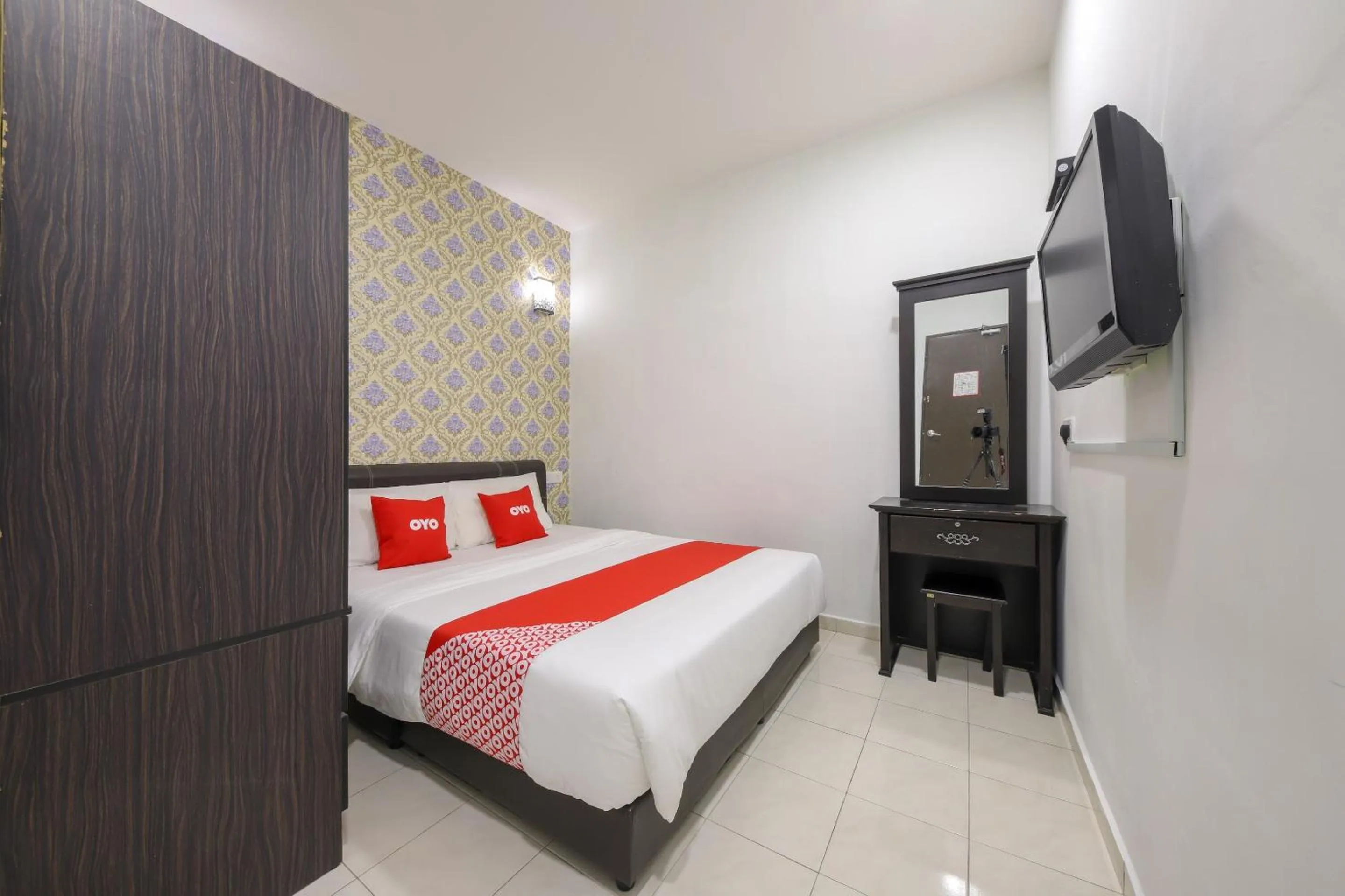 Bedroom, Bed in OYO 89497 Dream Nur Hotel