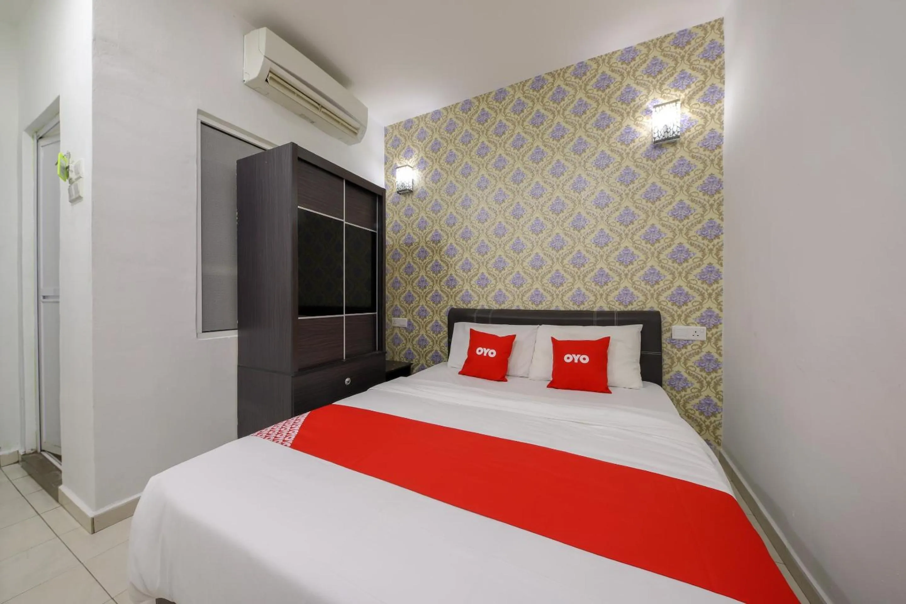 Bedroom, Bed in OYO 89497 Dream Nur Hotel