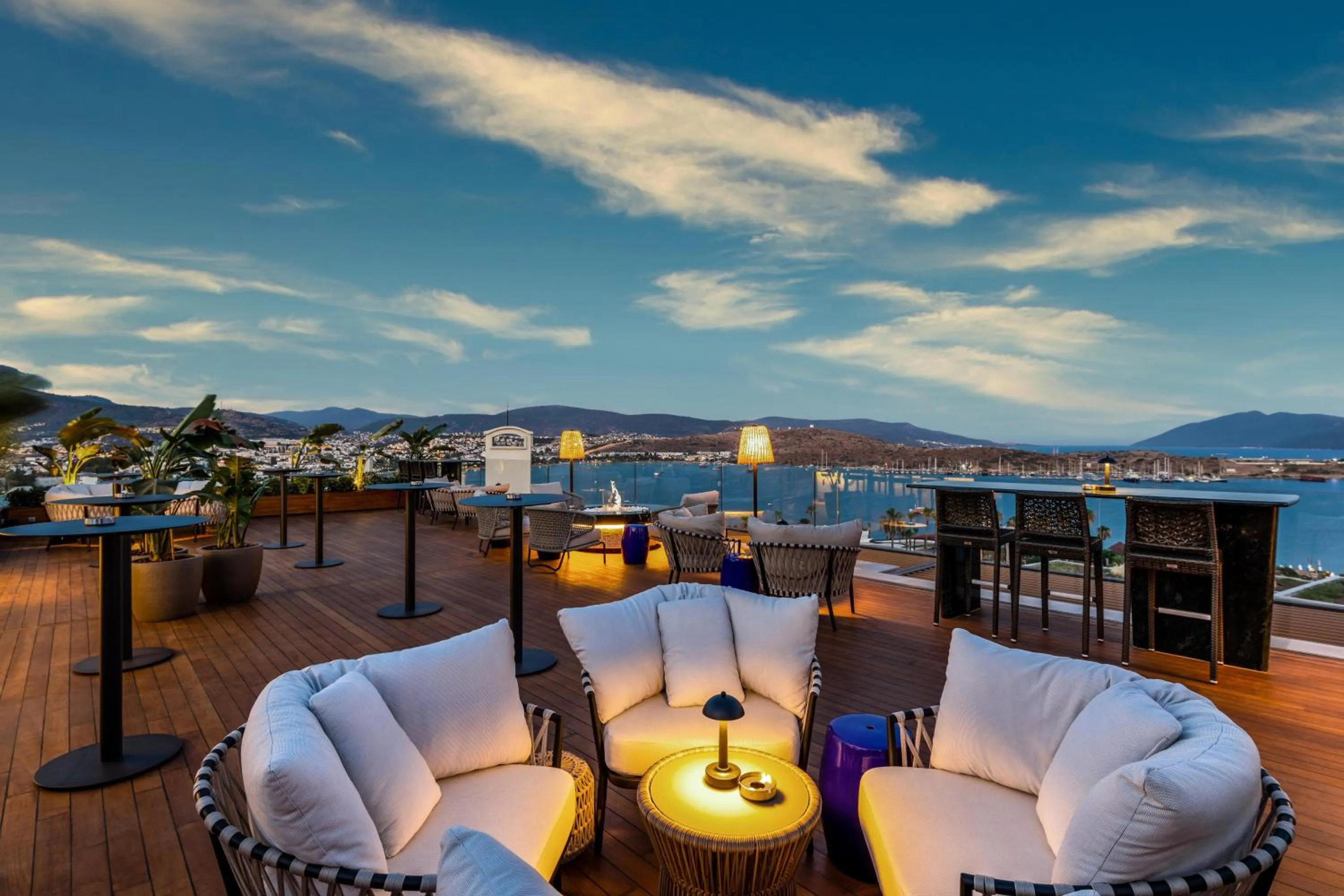 Lounge or bar in Kaya Palazzo Resort & Residences Le Chic Bodrum