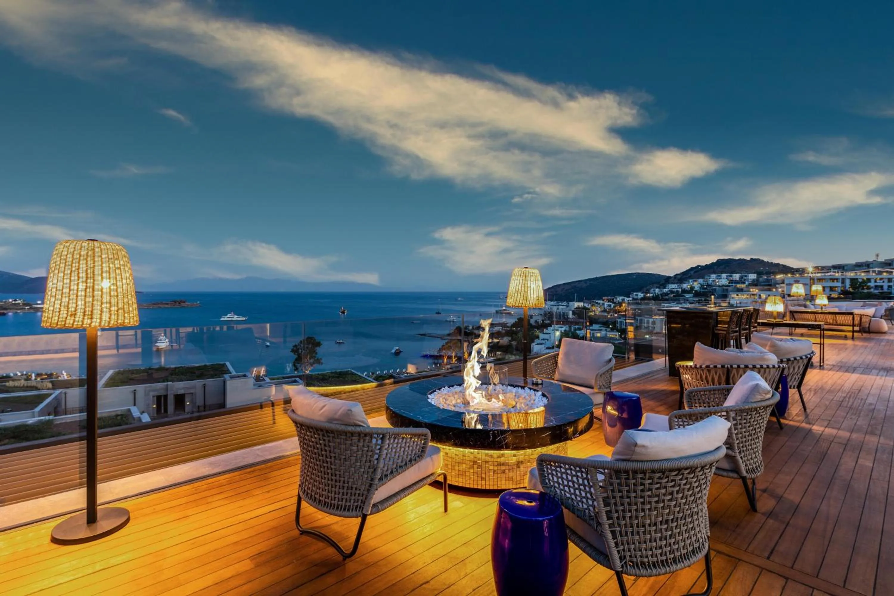 Lounge or bar in Kaya Palazzo Resort & Residences Le Chic Bodrum