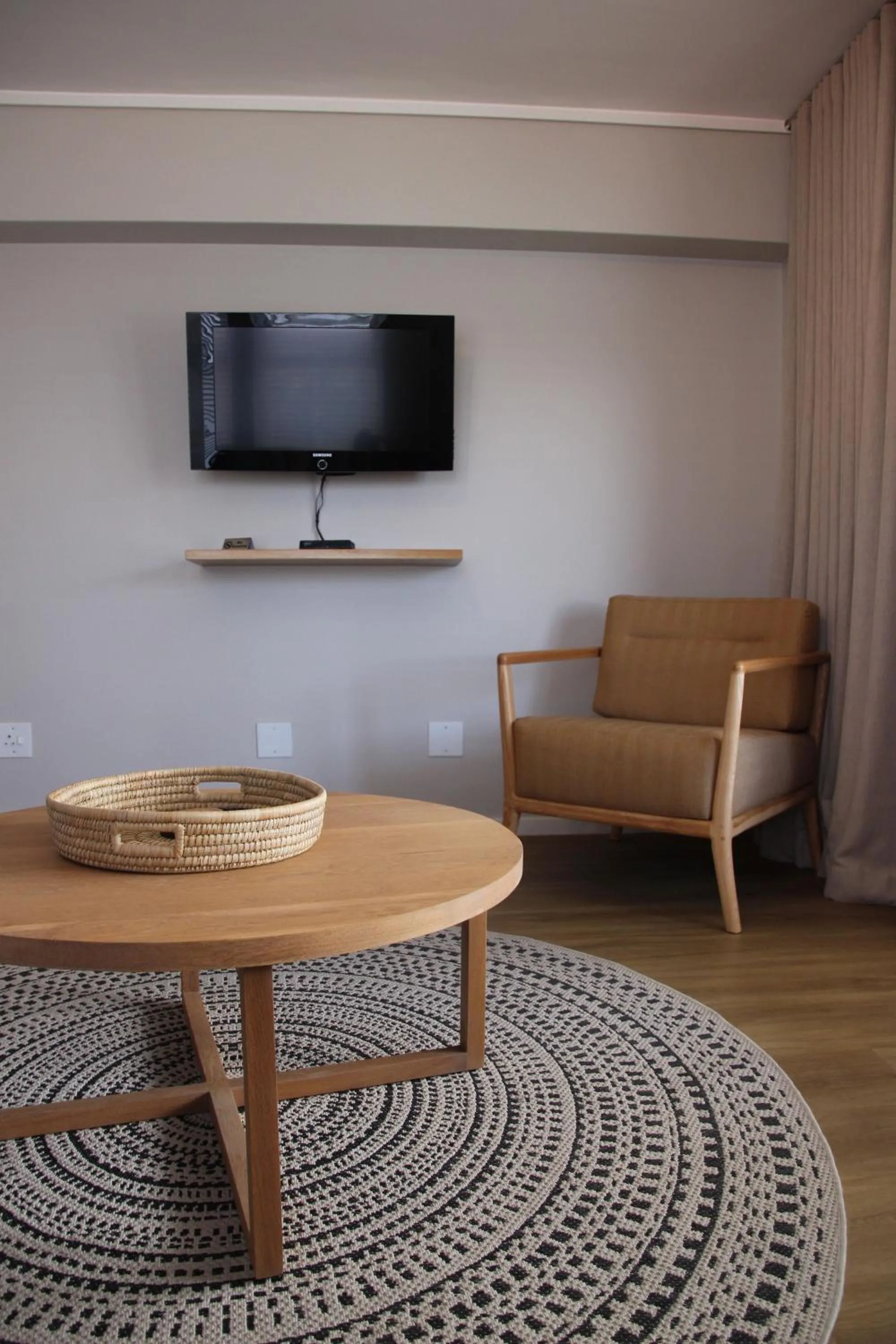 Communal lounge/ TV room in The Boardwalk Accommodation