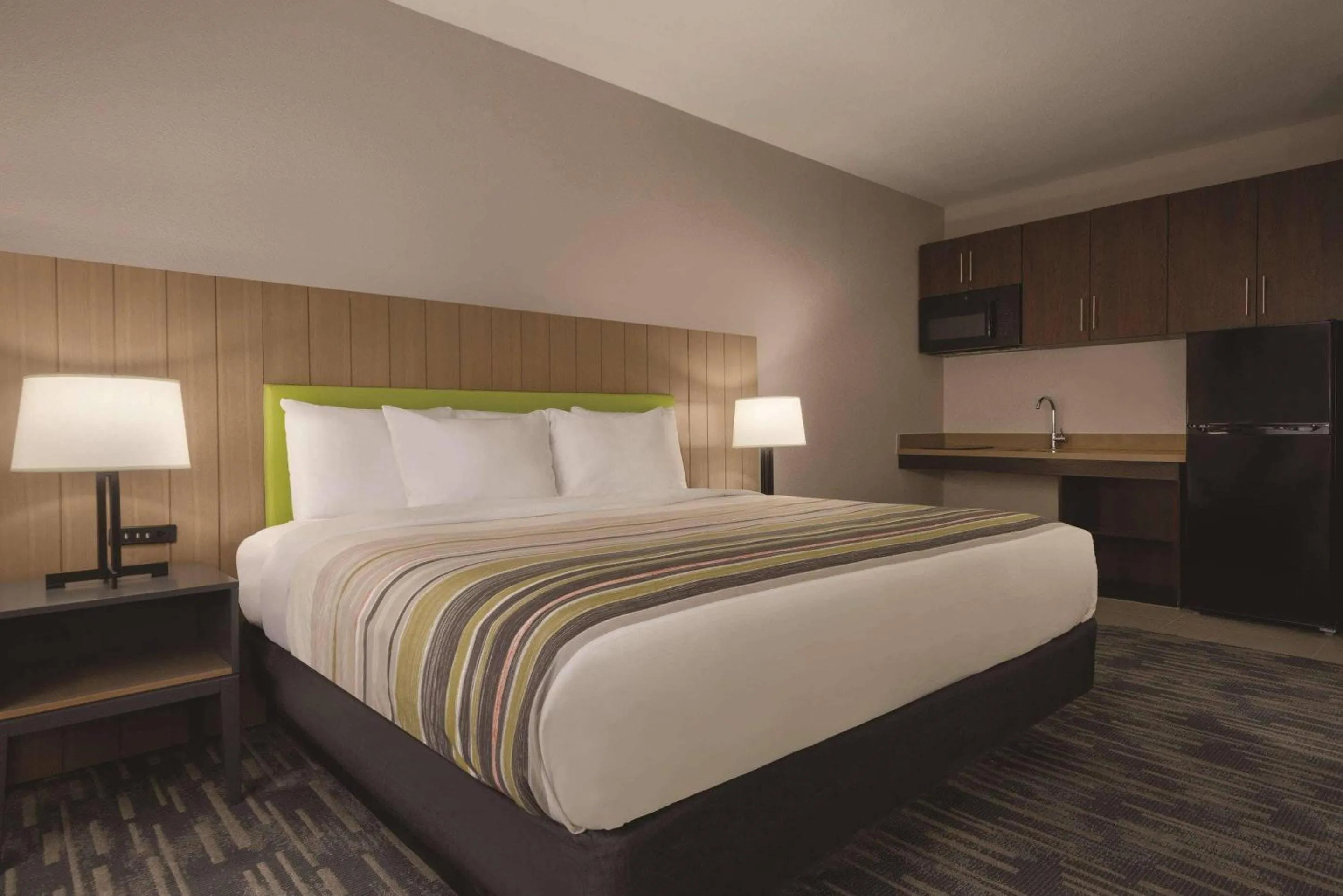 Bedroom, Bed in Country Inn & Suites by Radisson, Oklahoma City - Bricktown, OK