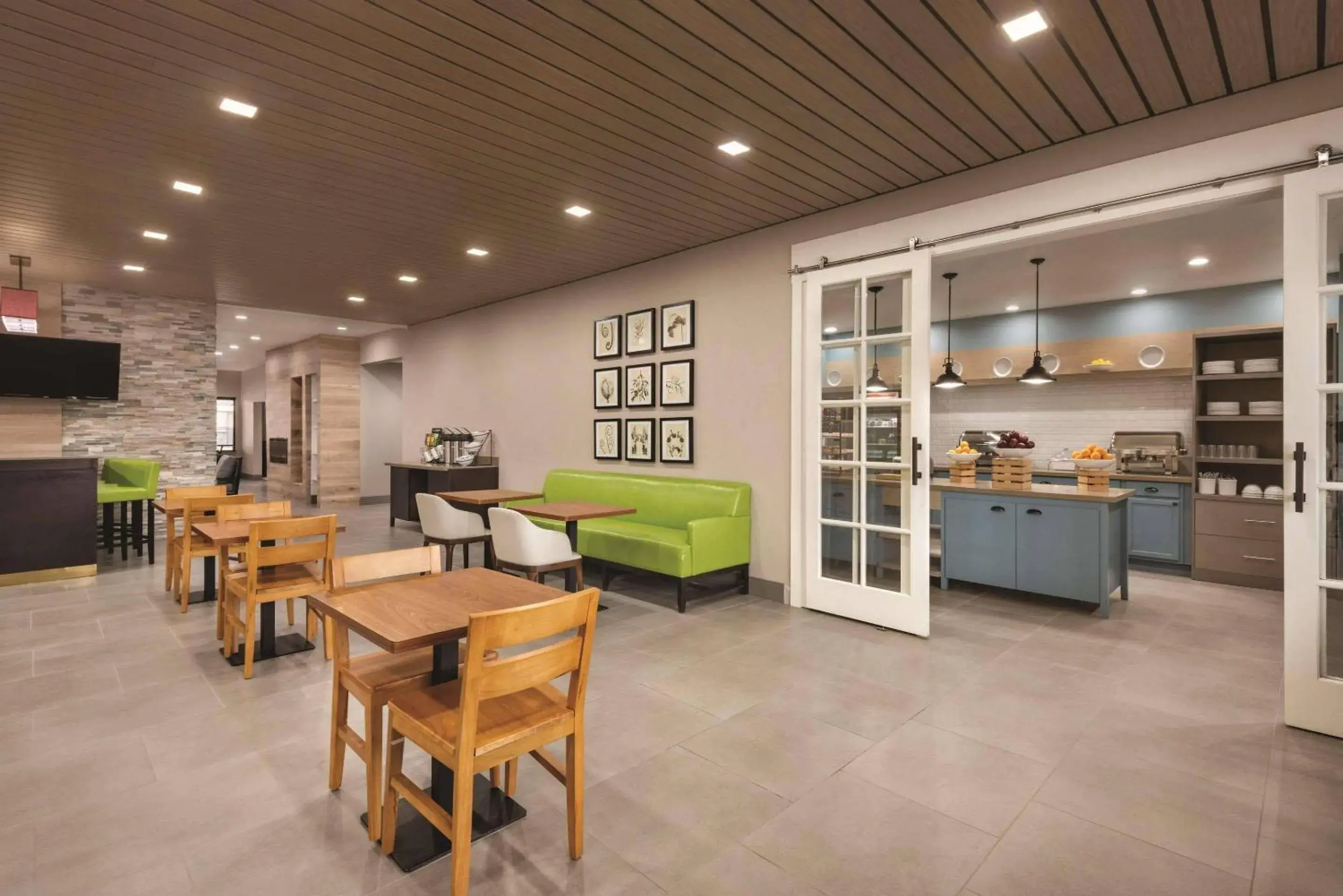 Breakfast in Country Inn & Suites by Radisson, Oklahoma City - Bricktown, OK Breakfast in Country Inn & Suites by Radisson, Oklahoma City - Bricktown, OK