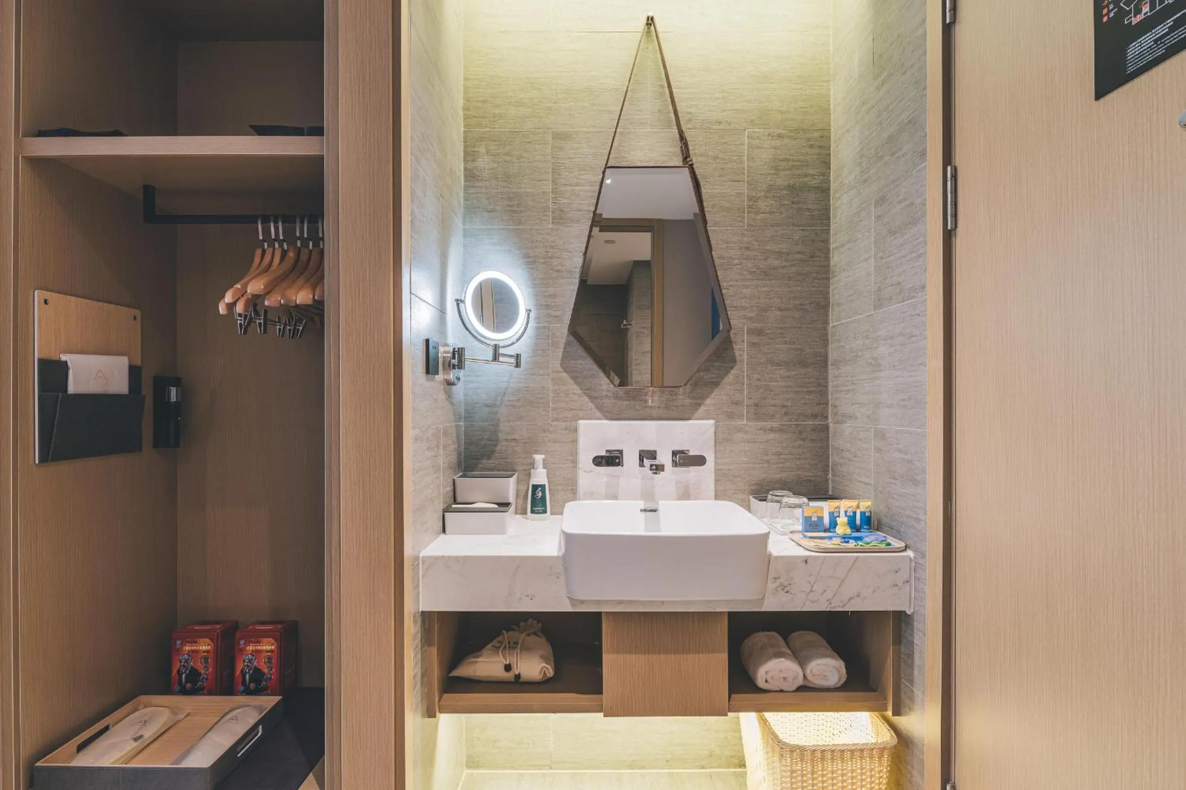 Atour Hotel Huzhou Dongwu