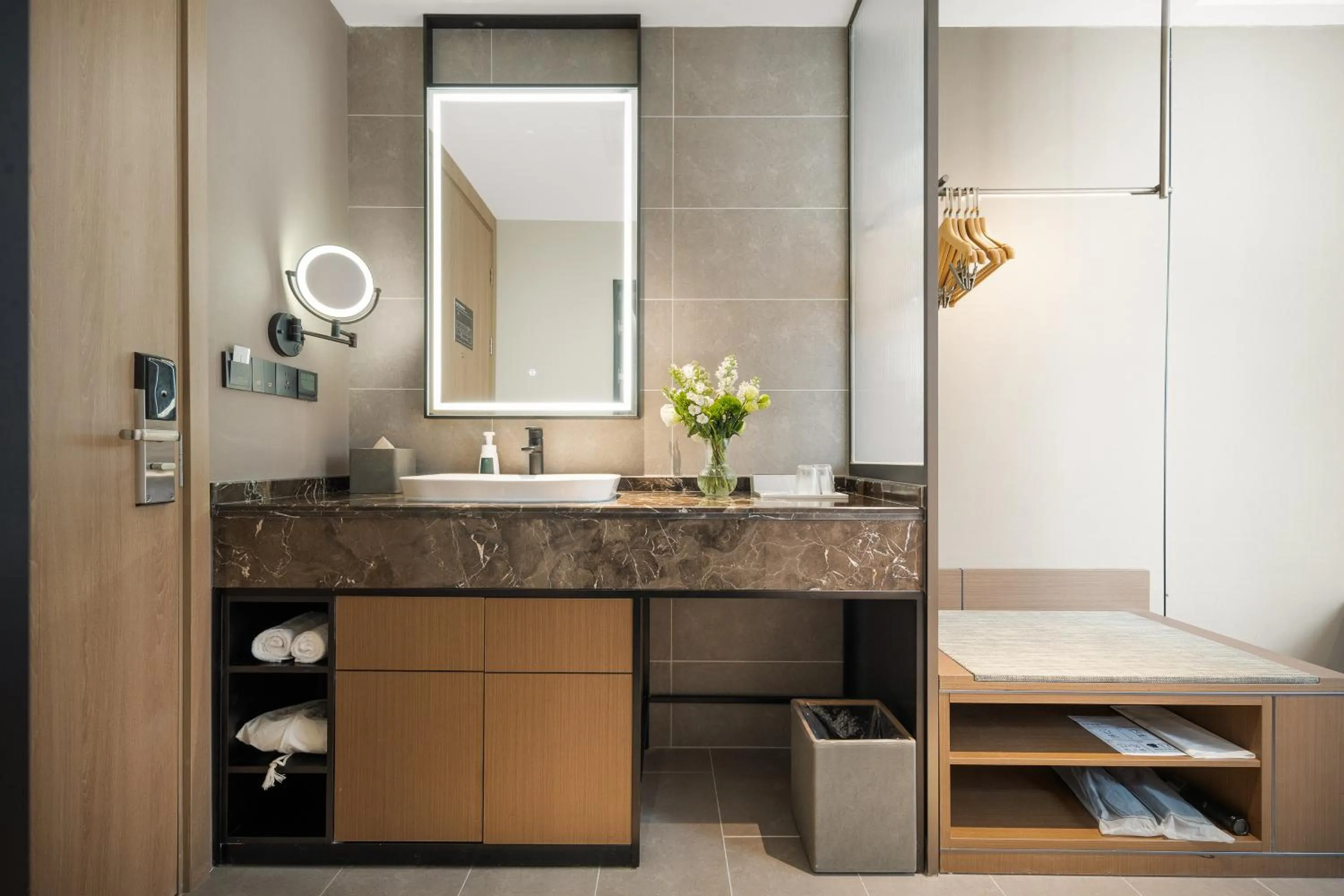 Atour Hotel -Du Fu Thatched Cottage