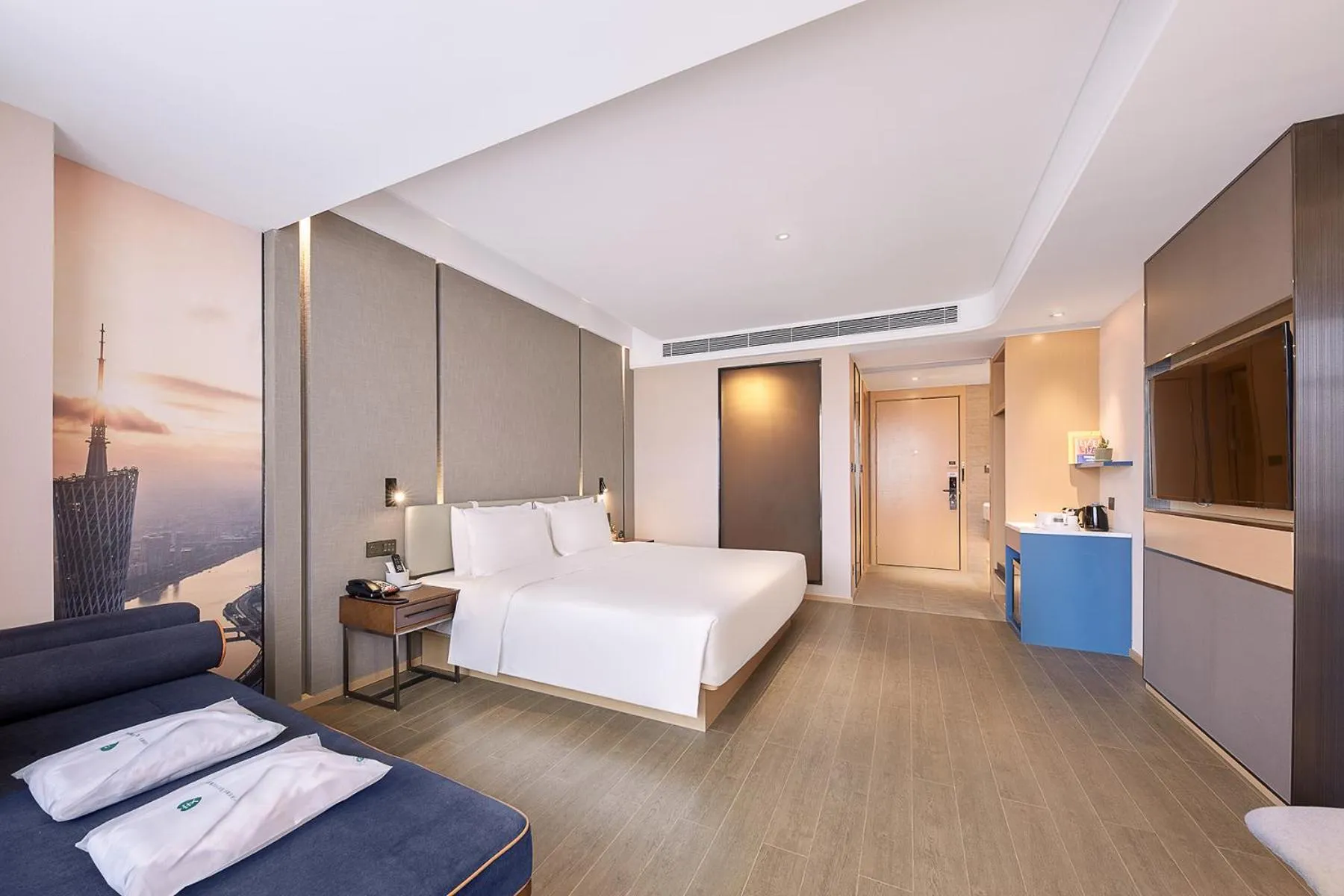 Photo of the whole room, Bed in Atour Hotel Shunde Midea Yueran Plaza Foshan