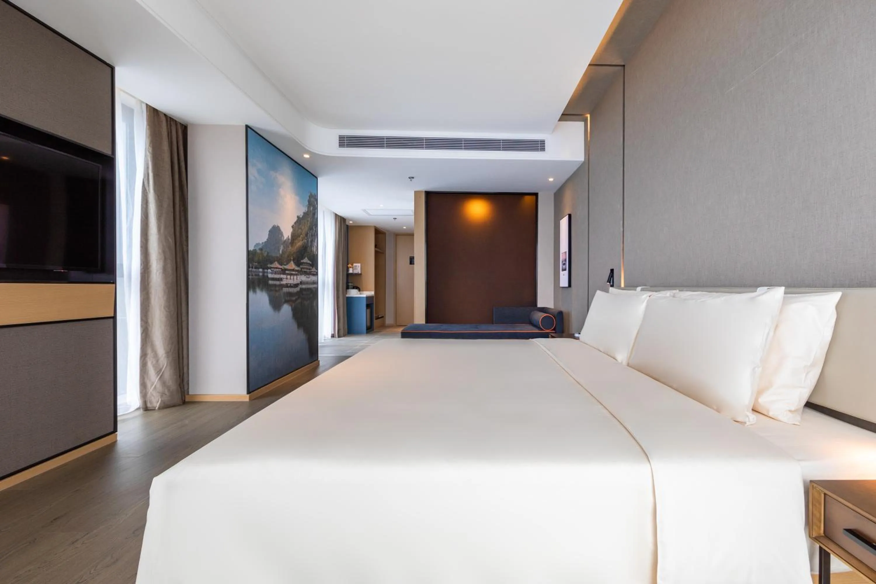 Photo of the whole room, Bed in Atour Hotel Shunde Midea Yueran Plaza Foshan