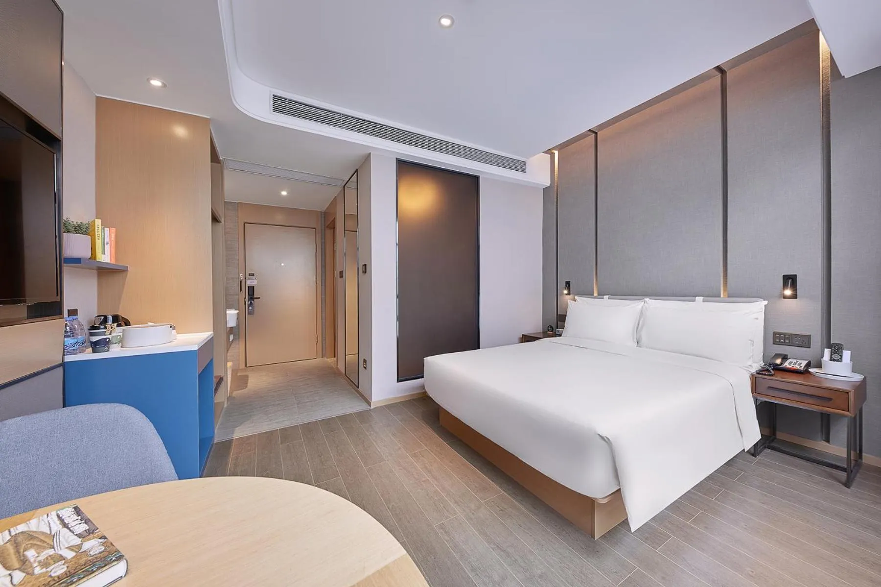 Photo of the whole room, Bed in Atour Hotel Shunde Midea Yueran Plaza Foshan