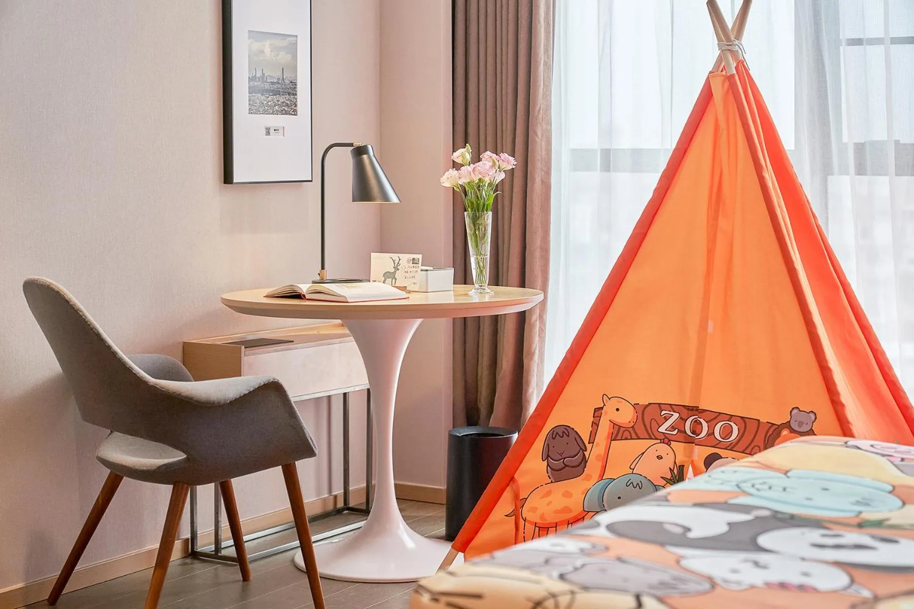 Photo of the whole room, Bed in Atour Hotel Shunde Midea Yueran Plaza Foshan