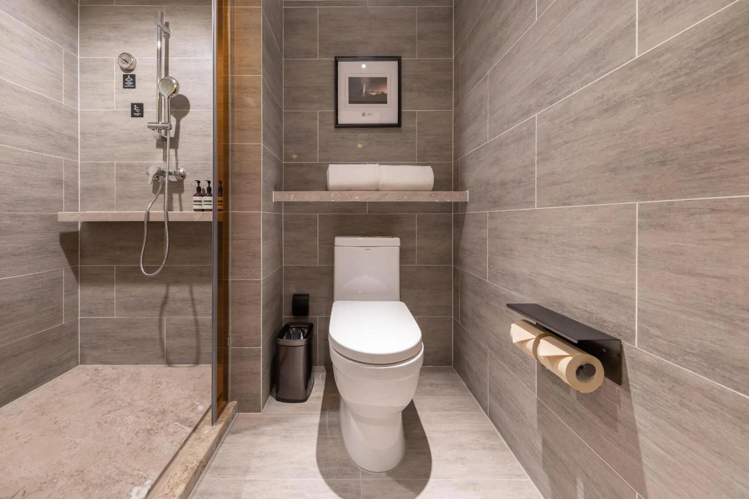 Shower in Atour Hotel Chengdu Wenshufang