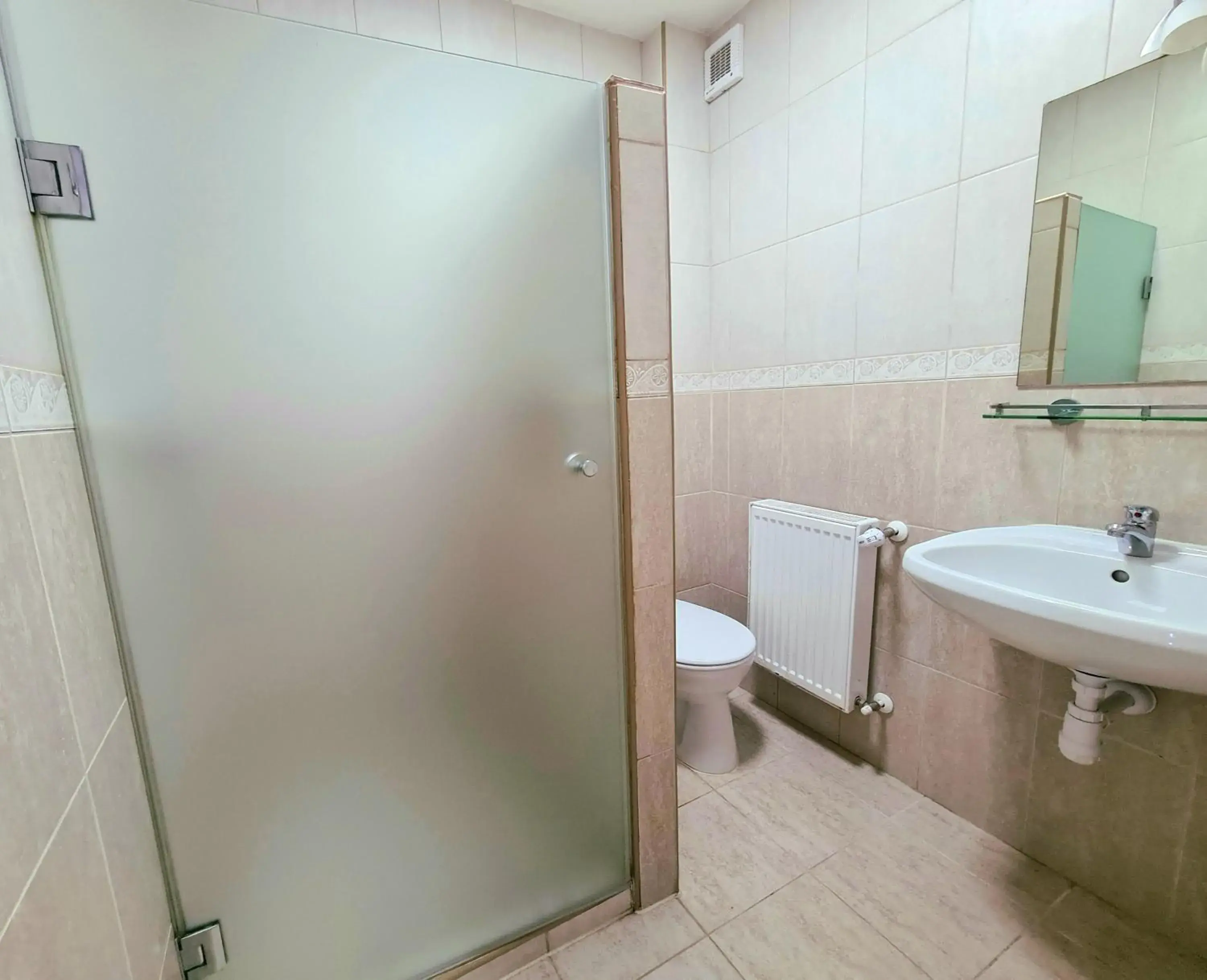 One-Bedroom Apartment with Balcony in Marika Apartman Sopron One-Bedroom Apartment with Balcony in Marika Apartman Sopron