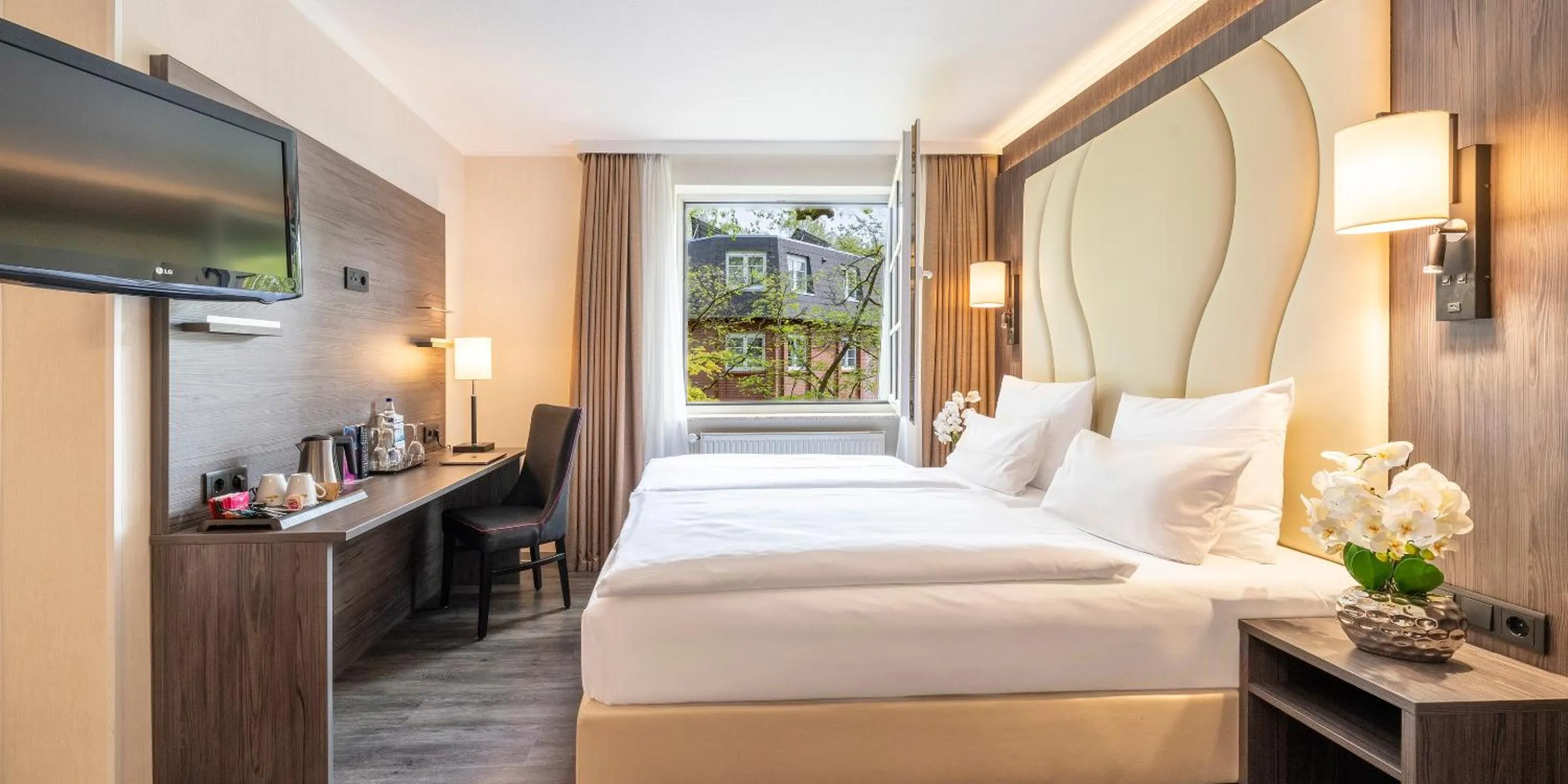 TV and multimedia, Bed in Best Western Hotel Schmoeker-Hof