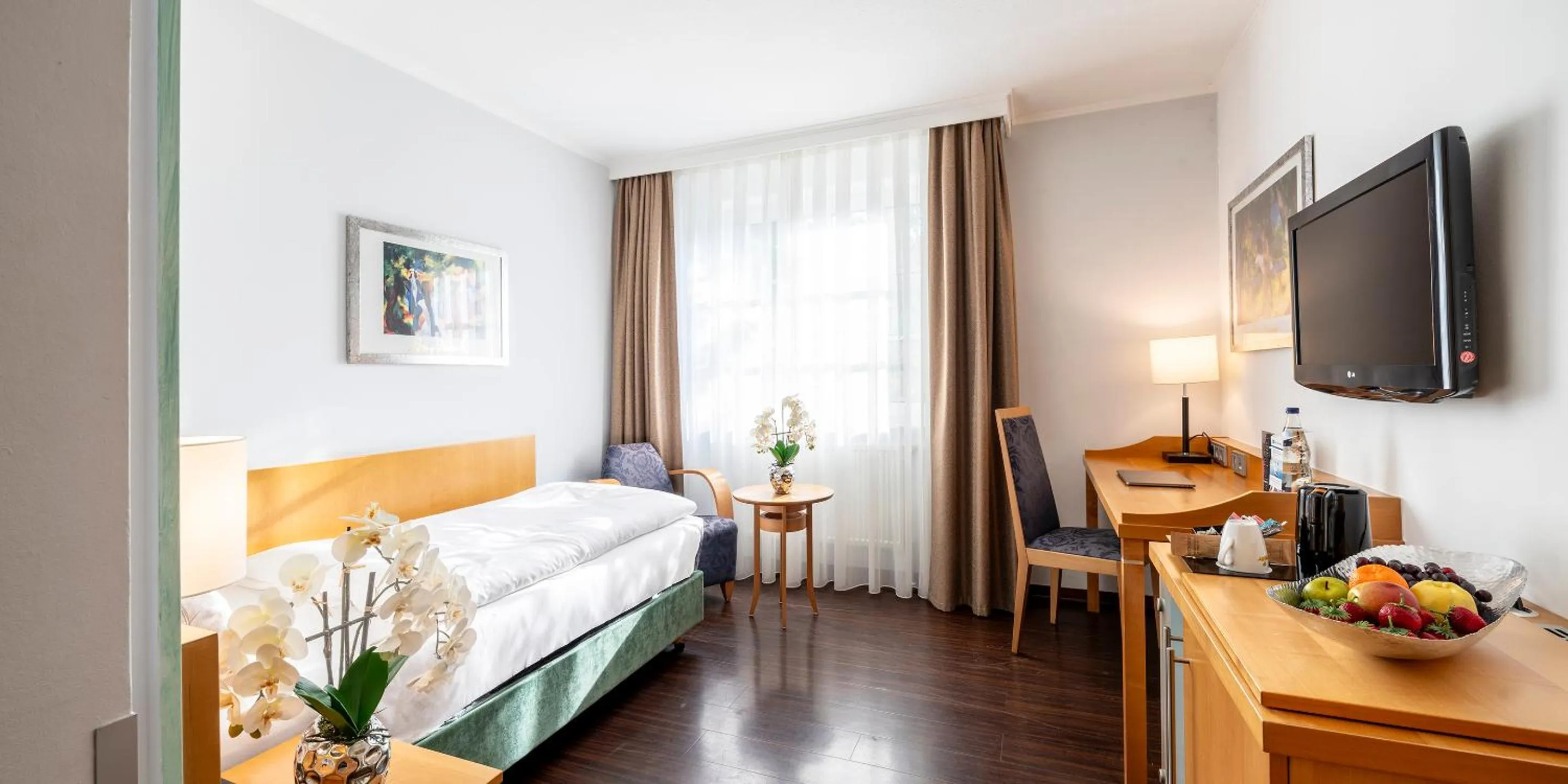 TV and multimedia, Bed in Best Western Hotel Schmoeker-Hof