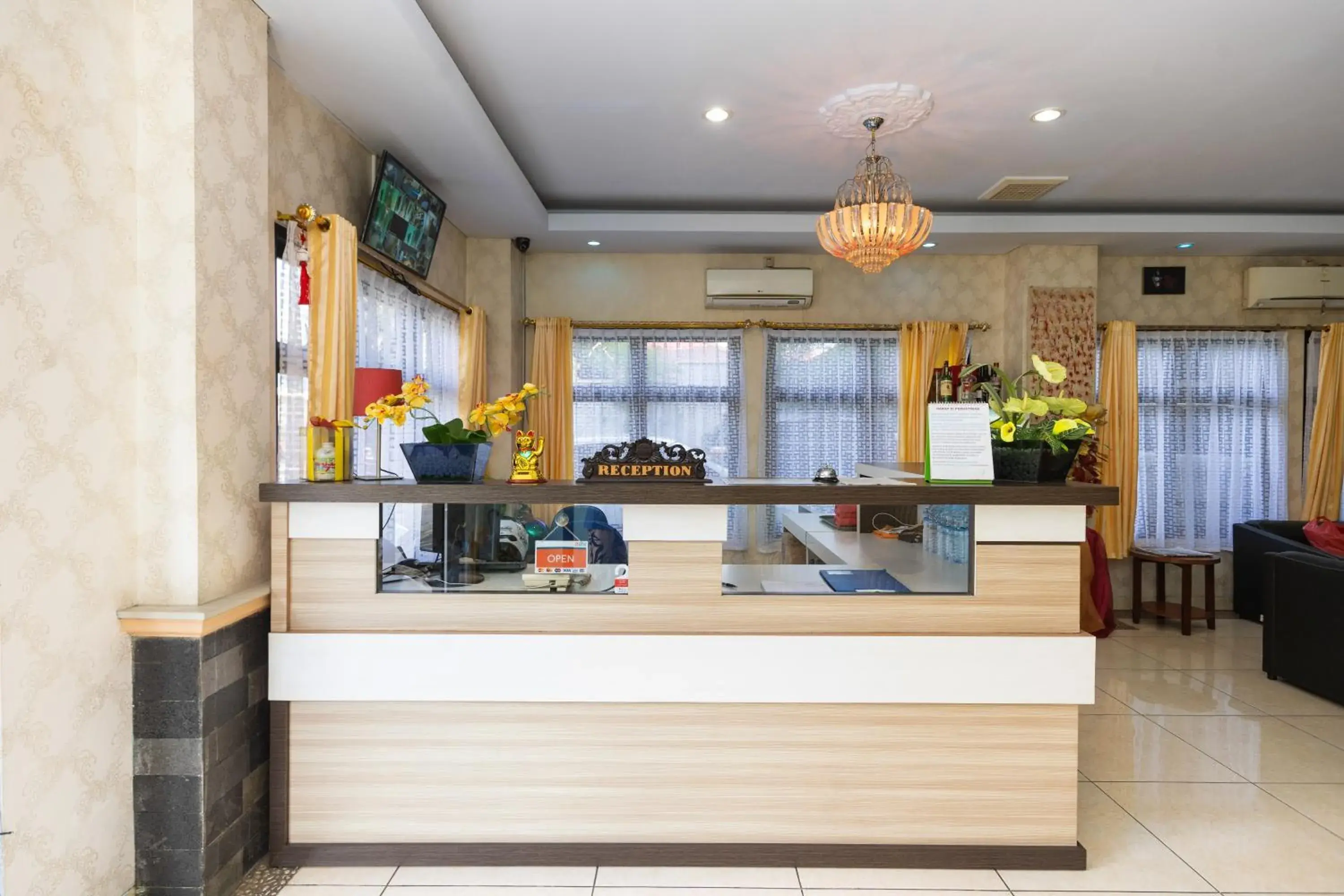 Lobby or reception in RedDoorz Plus @ Jalan Pumorow Manado Lobby or reception in RedDoorz Plus @ Jalan Pumorow Manado