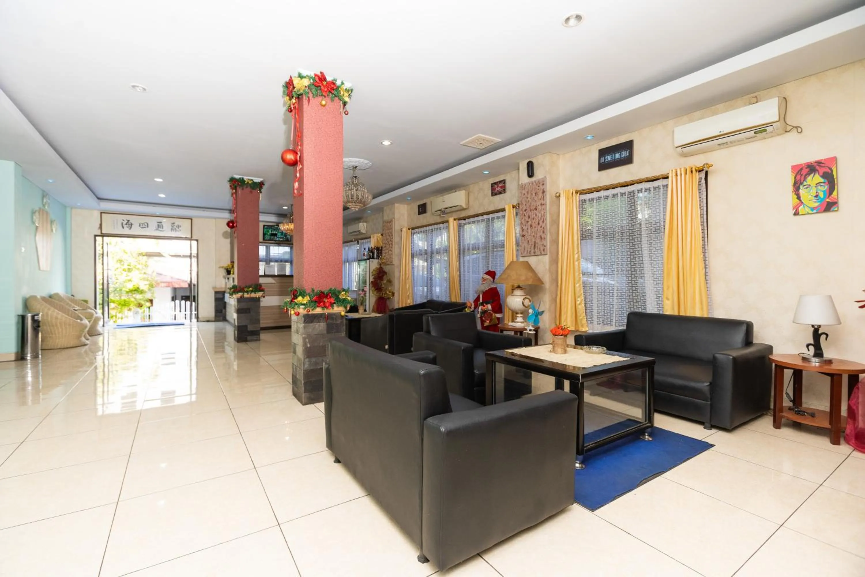 Living room in RedDoorz Plus @ Jalan Pumorow Manado