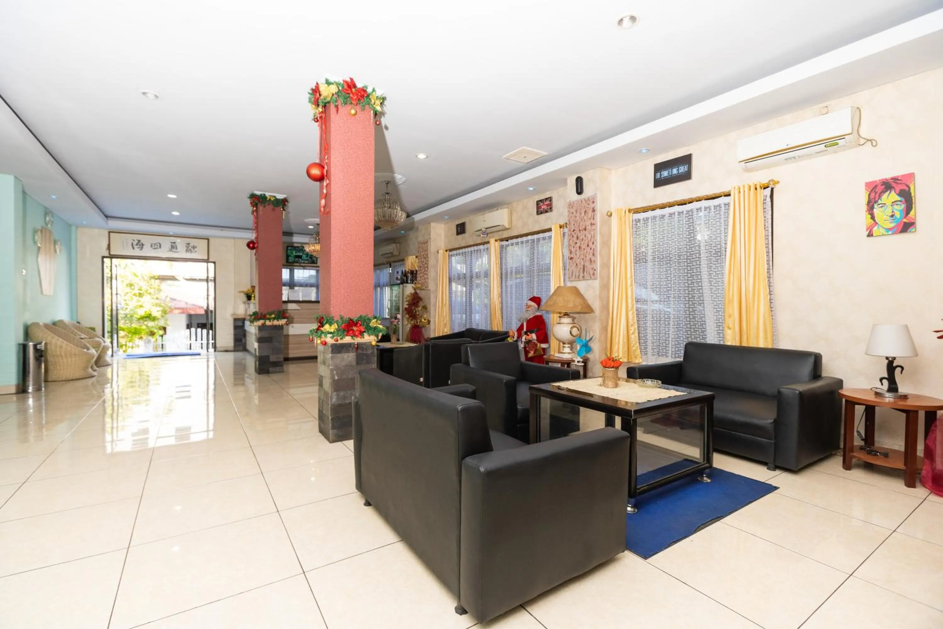 Living room in RedDoorz Plus @ Jalan Pumorow Manado