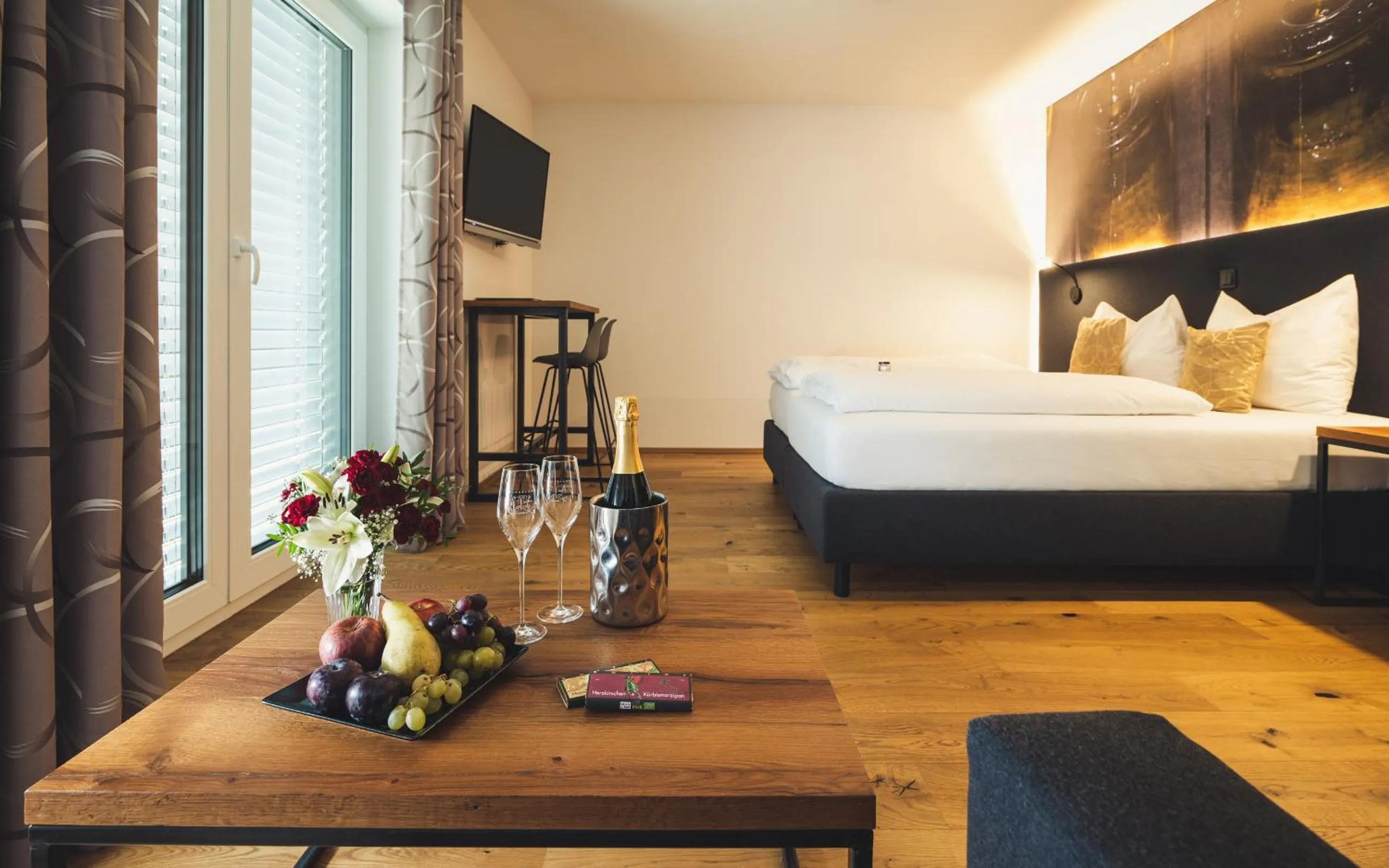 Photo of the whole room, Bed in das MEISTER