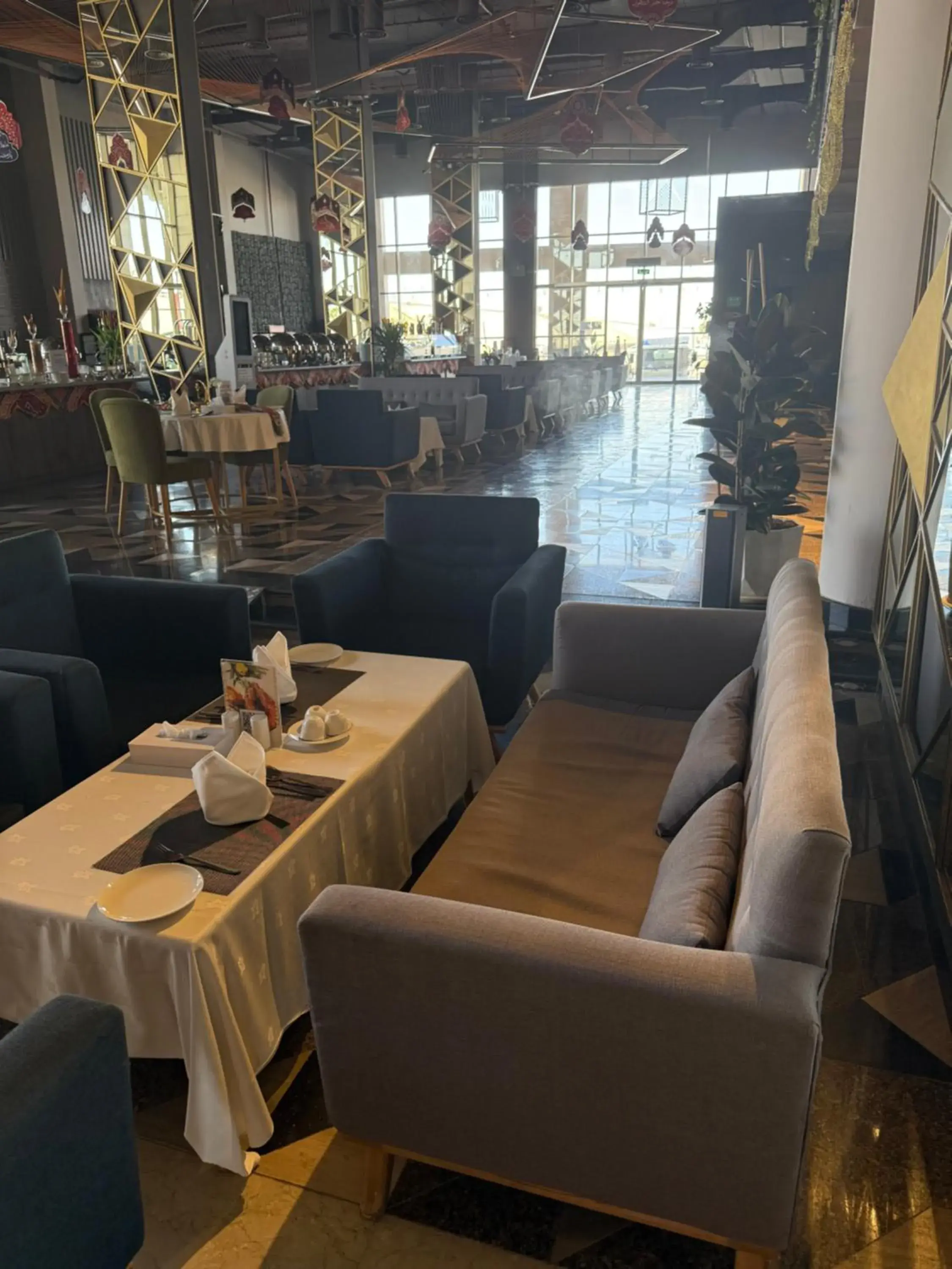 Restaurant/places to eat in Al Rahden Hotel Restaurant/places to eat in Al Rahden Hotel