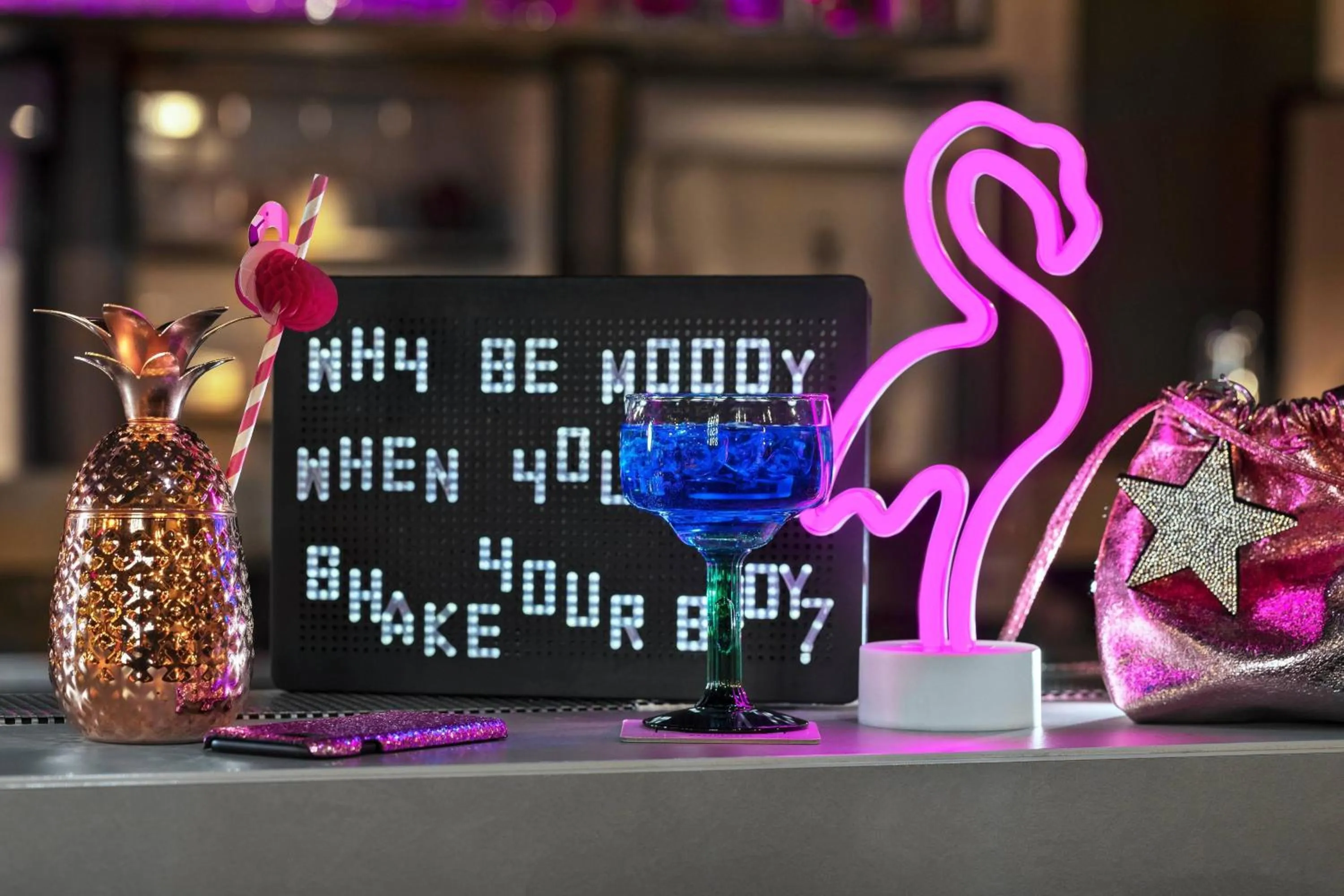 Lounge or bar in Moxy Bucharest Old Town