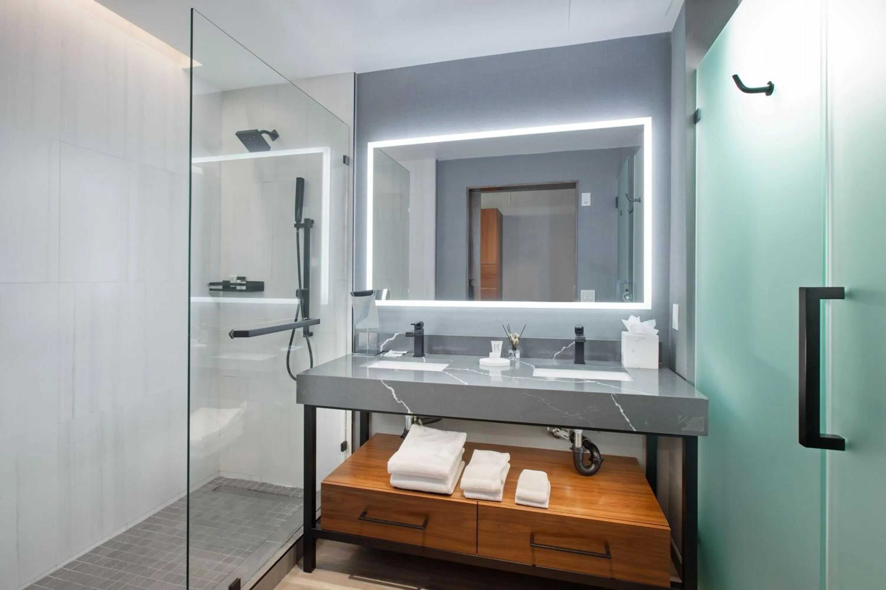 Photo of the whole room in The Glenmark, Glendale, a Tribute Portfolio Hotel