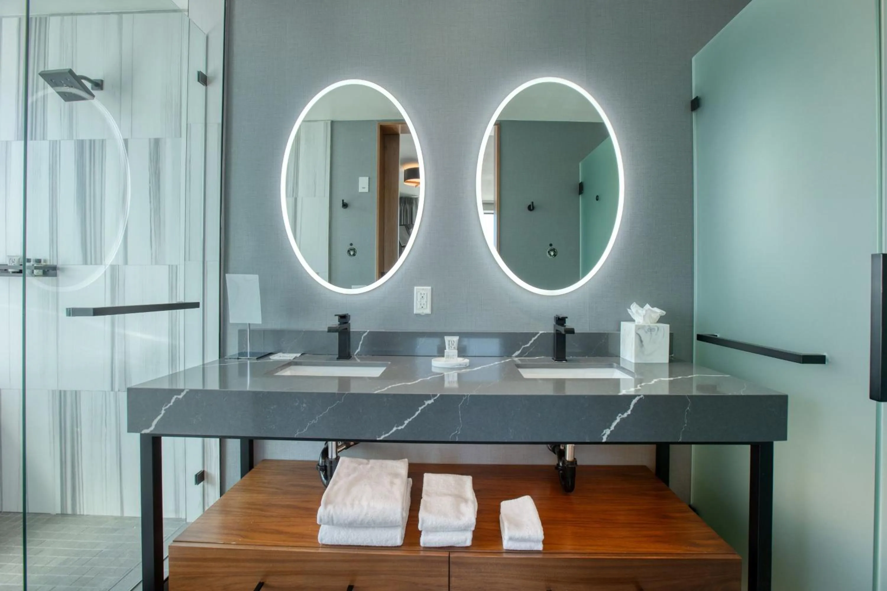 Bathroom in The Glenmark, Glendale, a Tribute Portfolio Hotel
