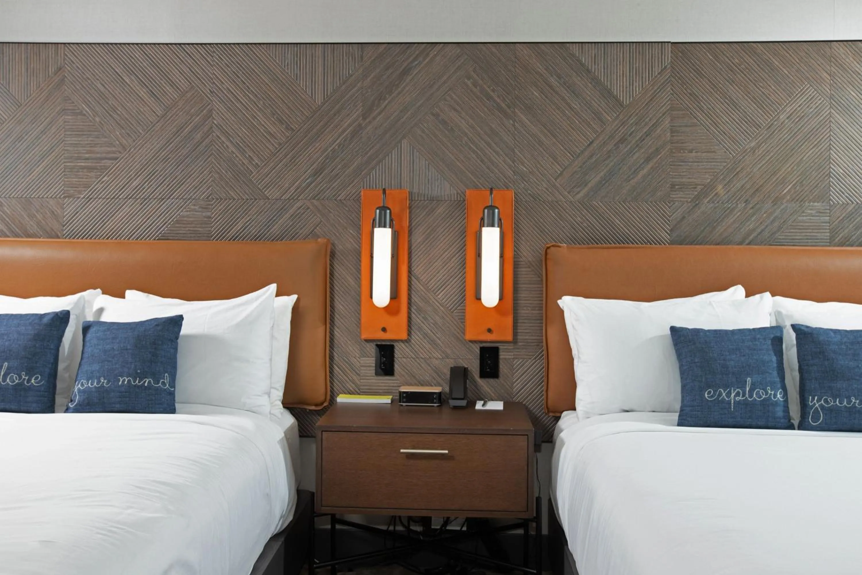 Photo of the whole room, Bed in The Glenmark, Glendale, a Tribute Portfolio Hotel