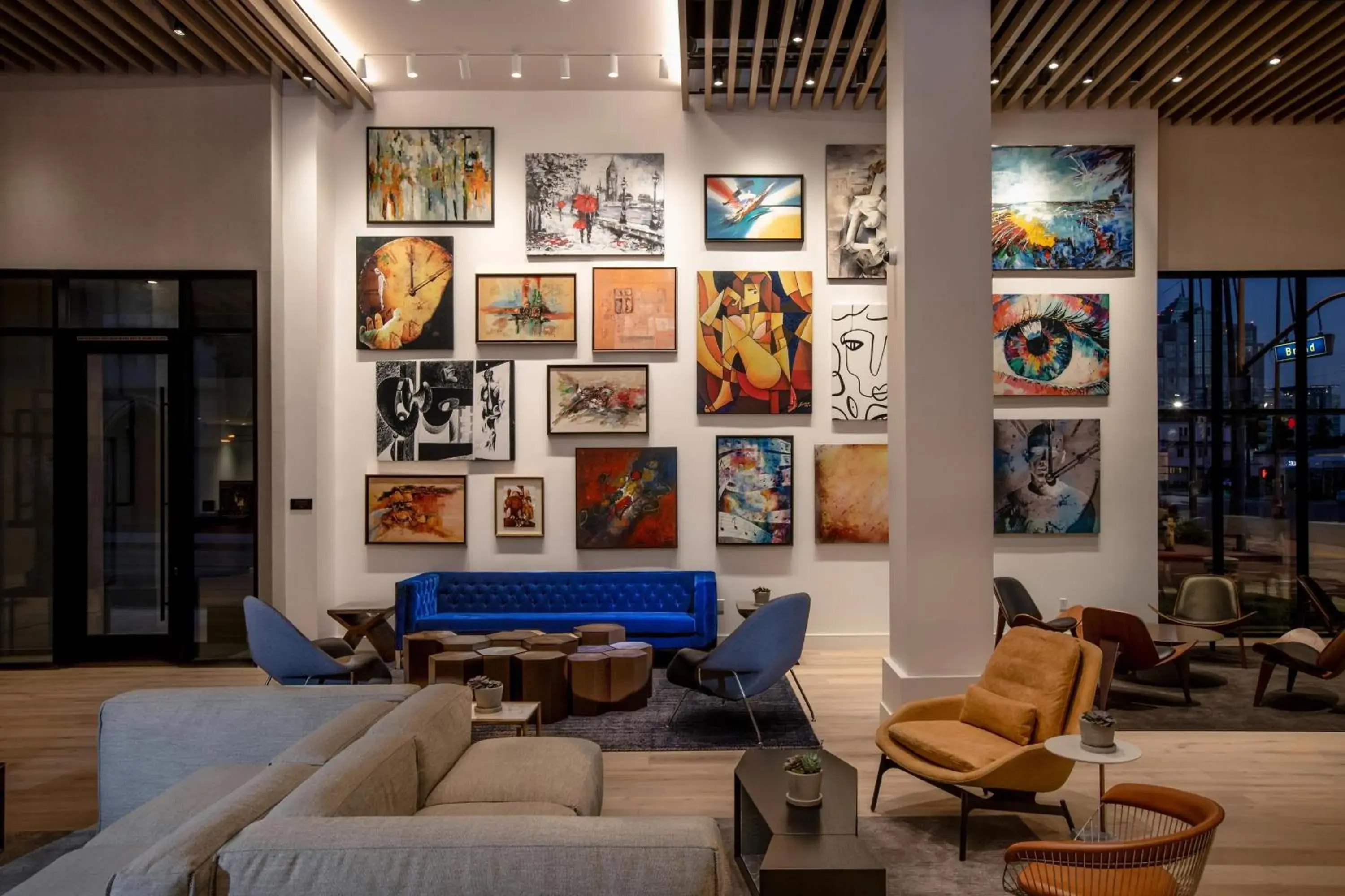 Lobby or reception in The Glenmark, Glendale, a Tribute Portfolio Hotel Lobby or reception in The Glenmark, Glendale, a Tribute Portfolio Hotel