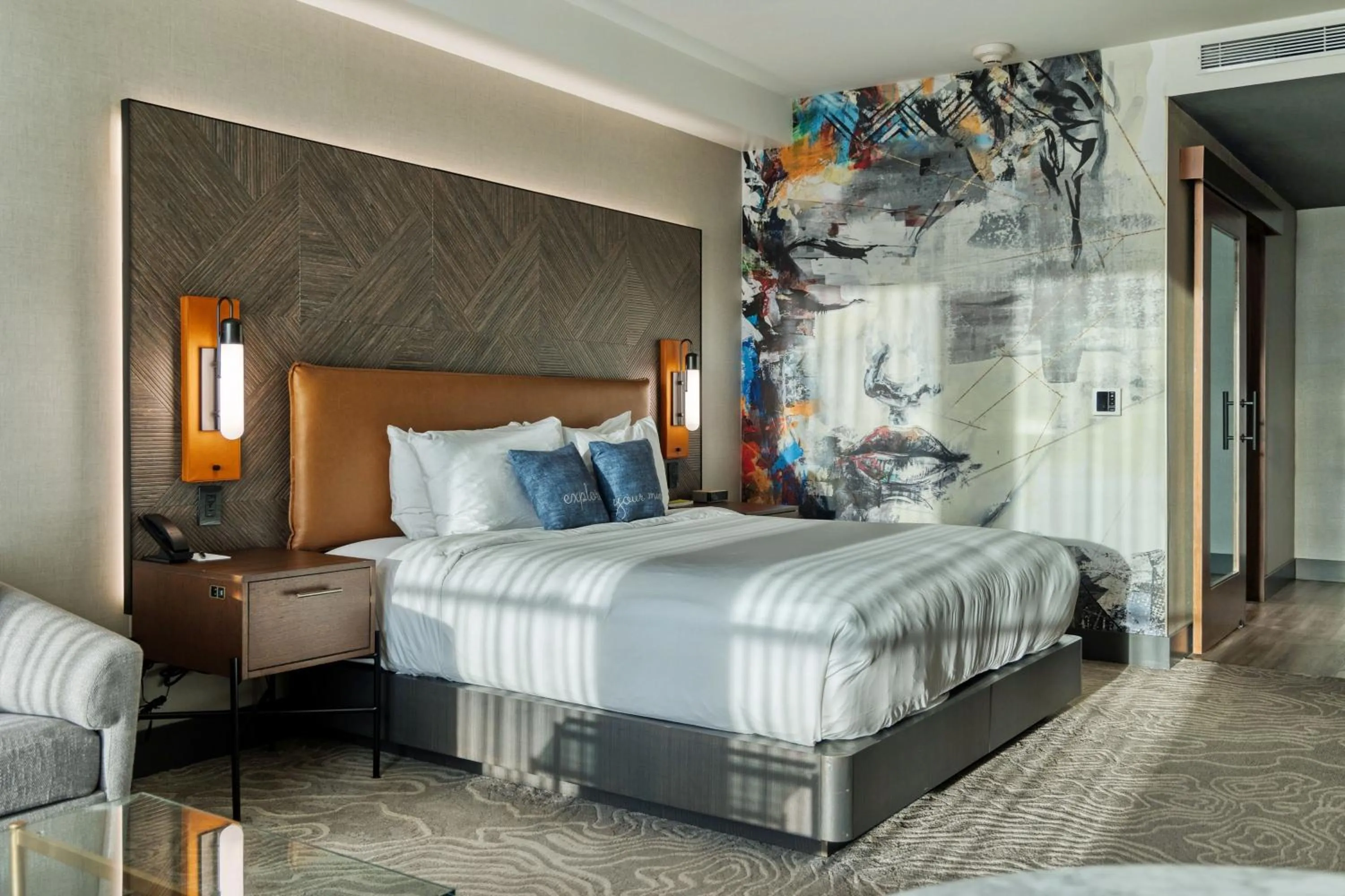 Photo of the whole room, Bed in The Glenmark, Glendale, a Tribute Portfolio Hotel