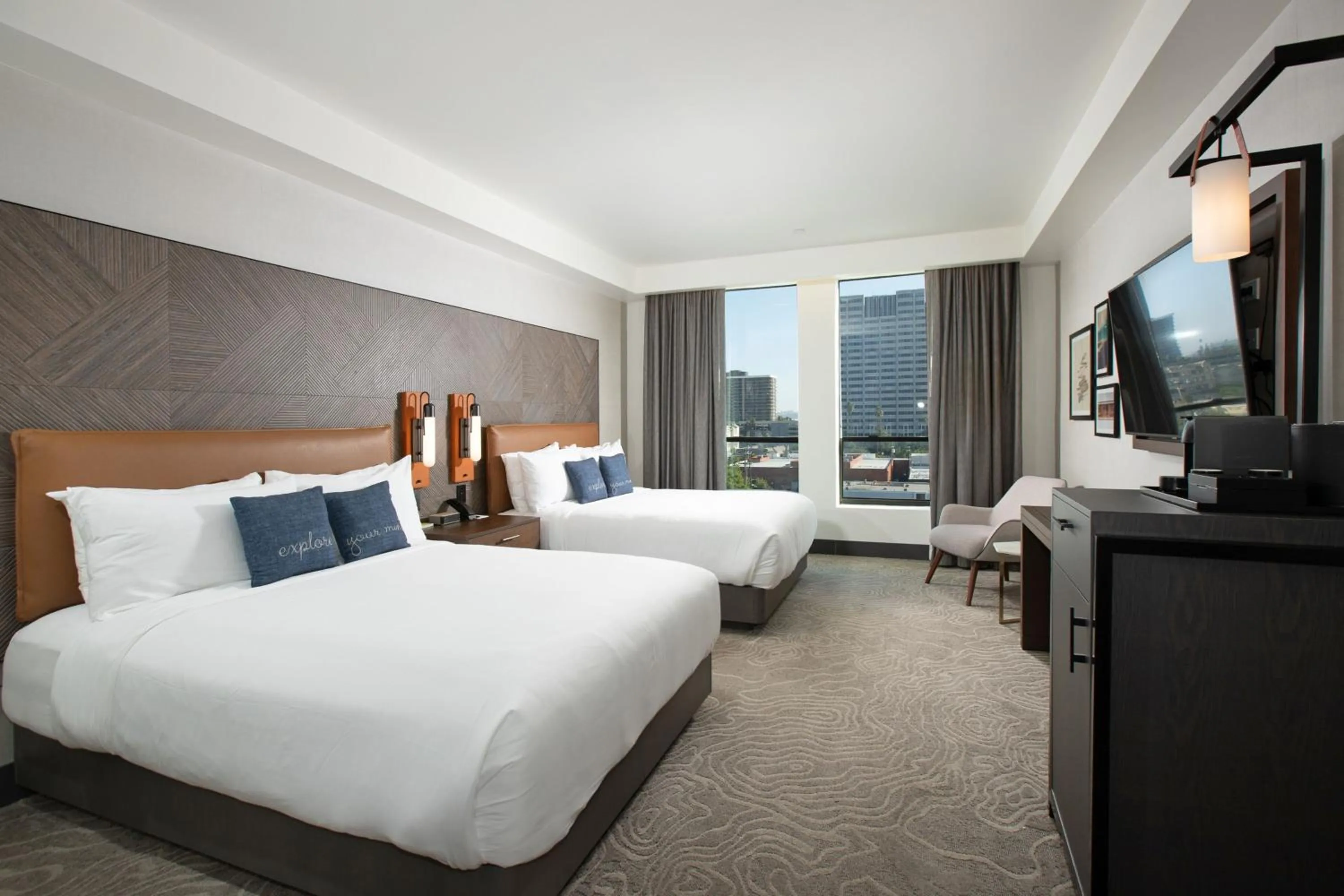 Photo of the whole room, Bed in The Glenmark, Glendale, a Tribute Portfolio Hotel