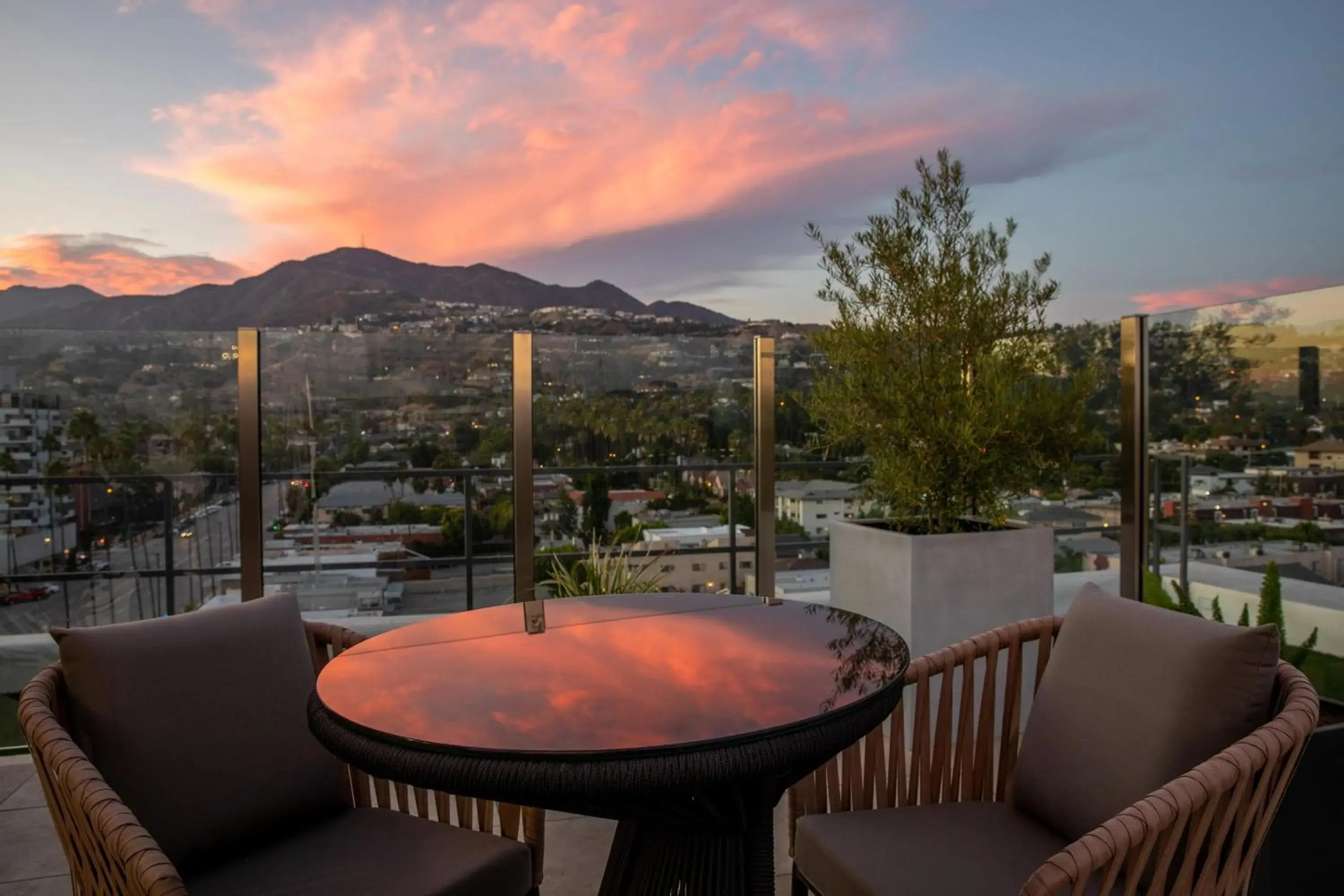 Restaurant/places to eat in The Glenmark, Glendale, a Tribute Portfolio Hotel Restaurant/places to eat in The Glenmark, Glendale, a Tribute Portfolio Hotel