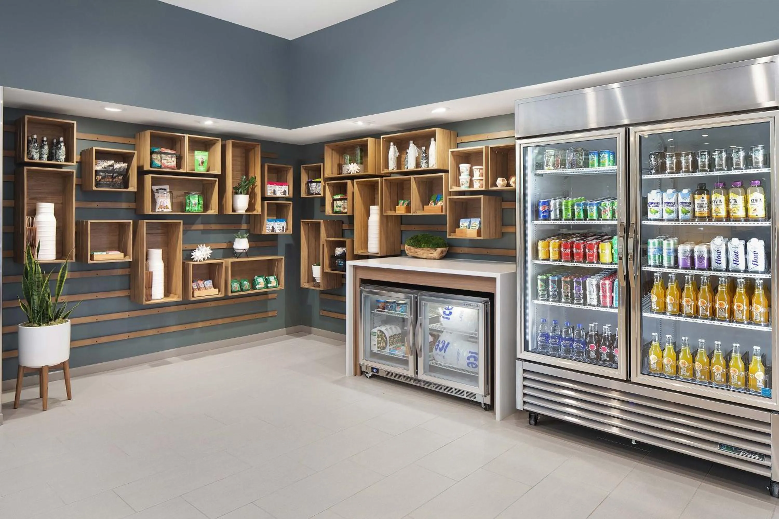 Restaurant/places to eat in Element Bloomington Mall of America