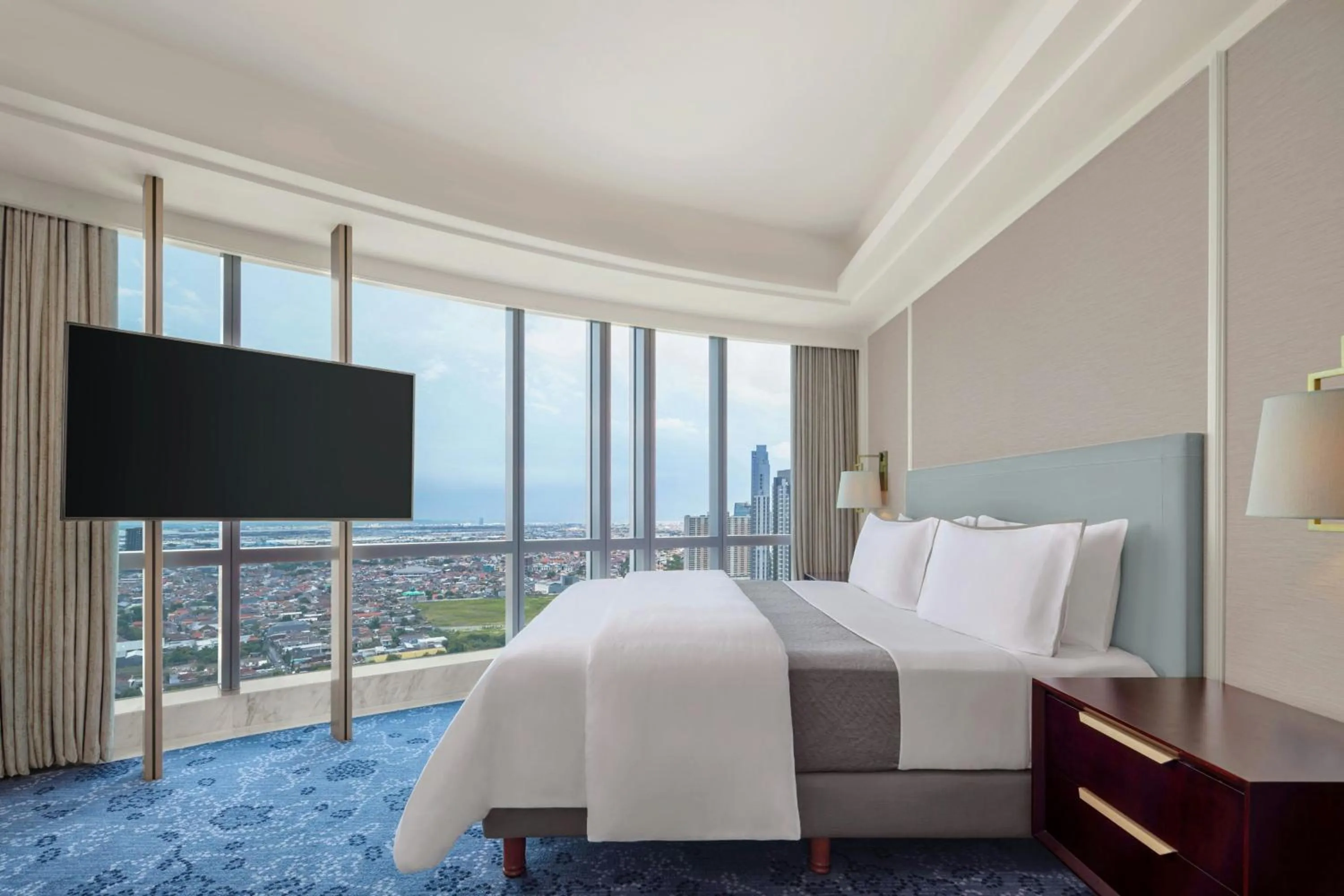 Lounge or bar, Bed in The Westin Surabaya