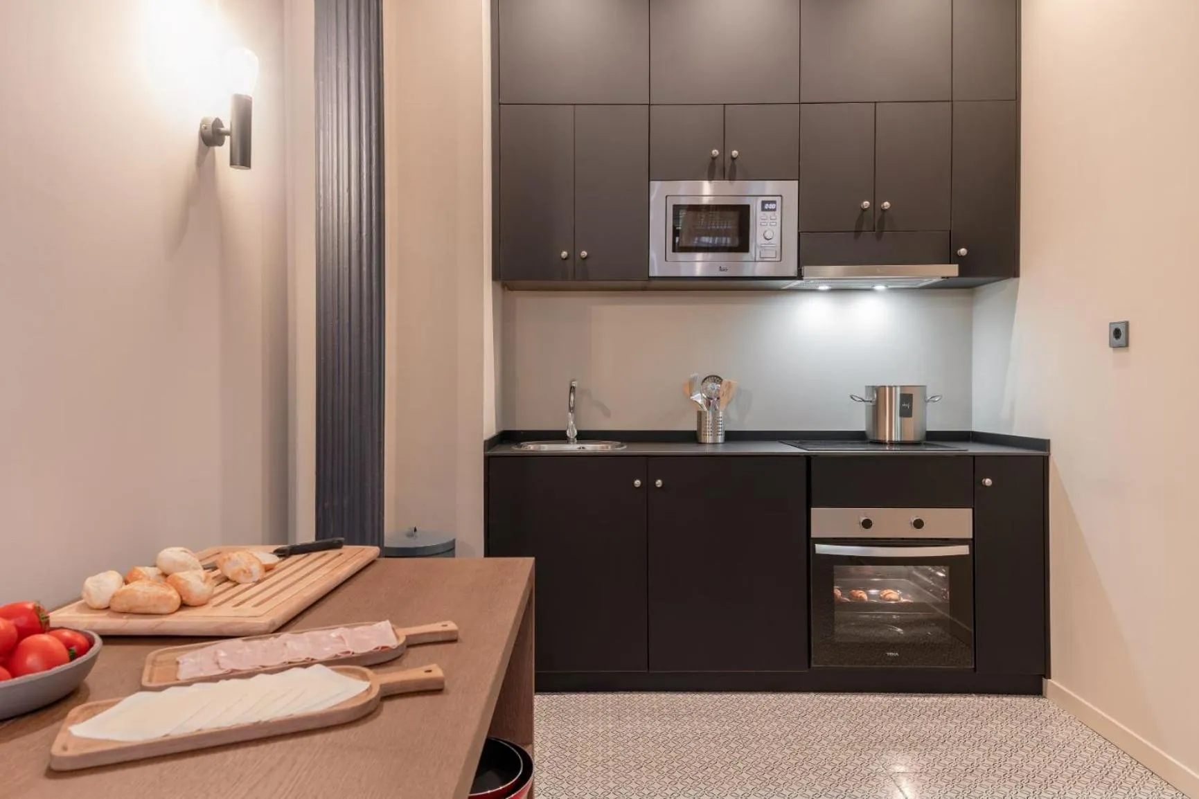 Communal kitchen in Toc Hostel Granada