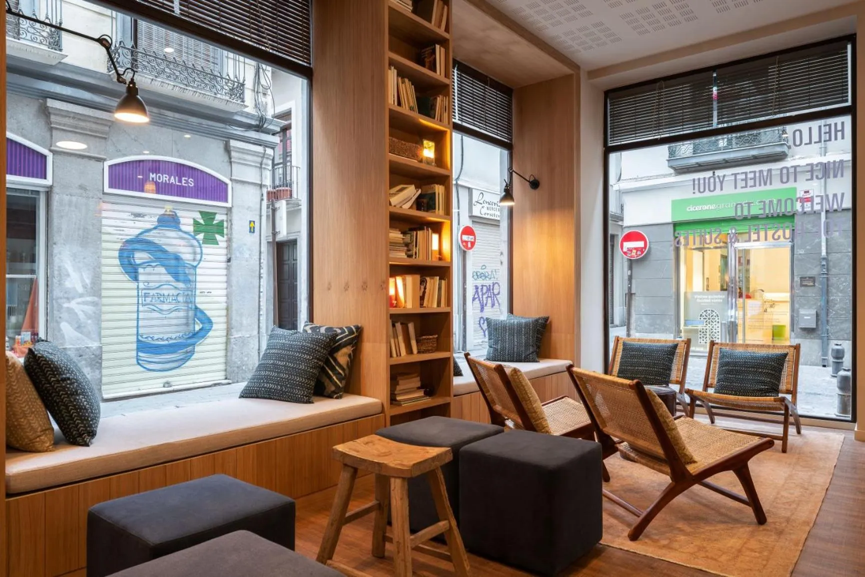 Communal lounge/ TV room in Toc Hostel Granada