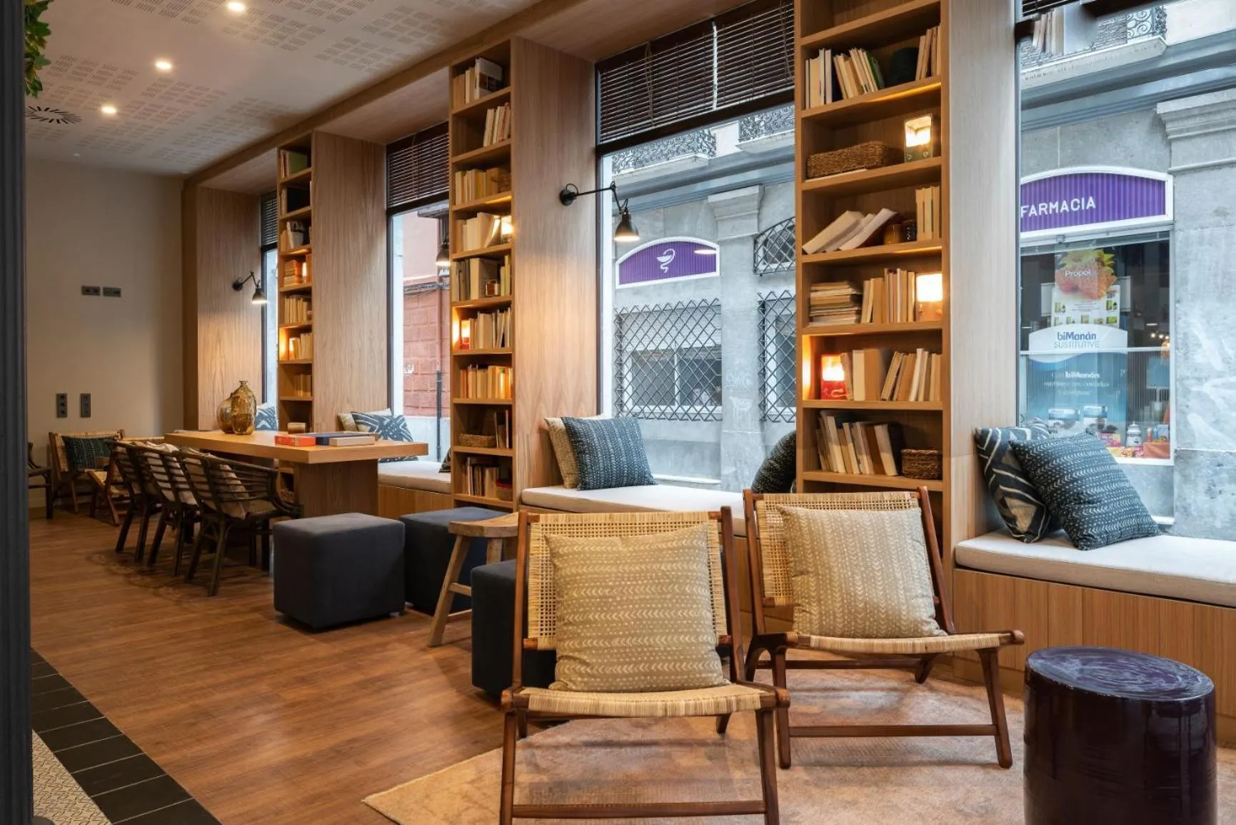 Communal lounge/ TV room in Toc Hostel Granada