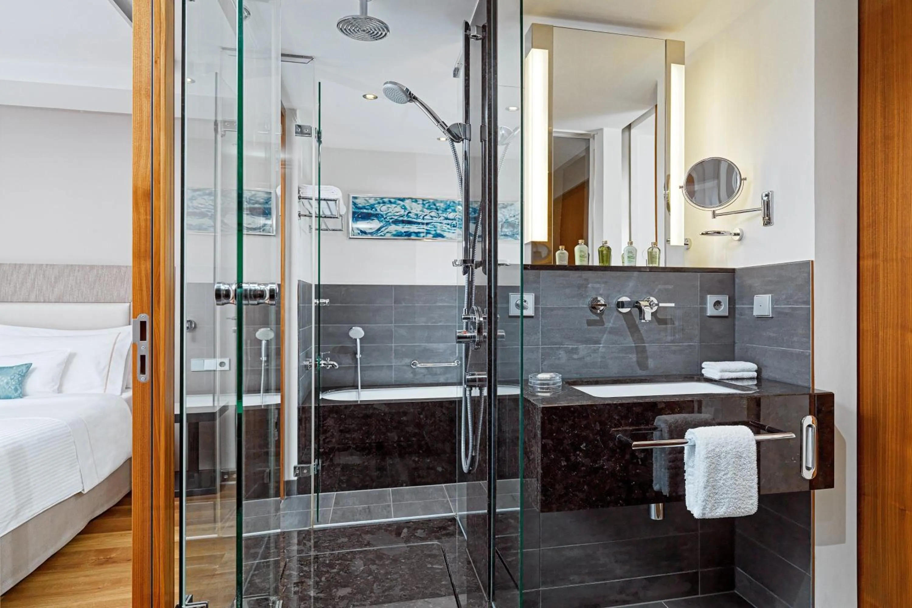 Bathroom, Bed in The Westin Leipzig