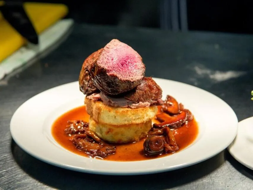 Food and drinks in Bath House Hotel