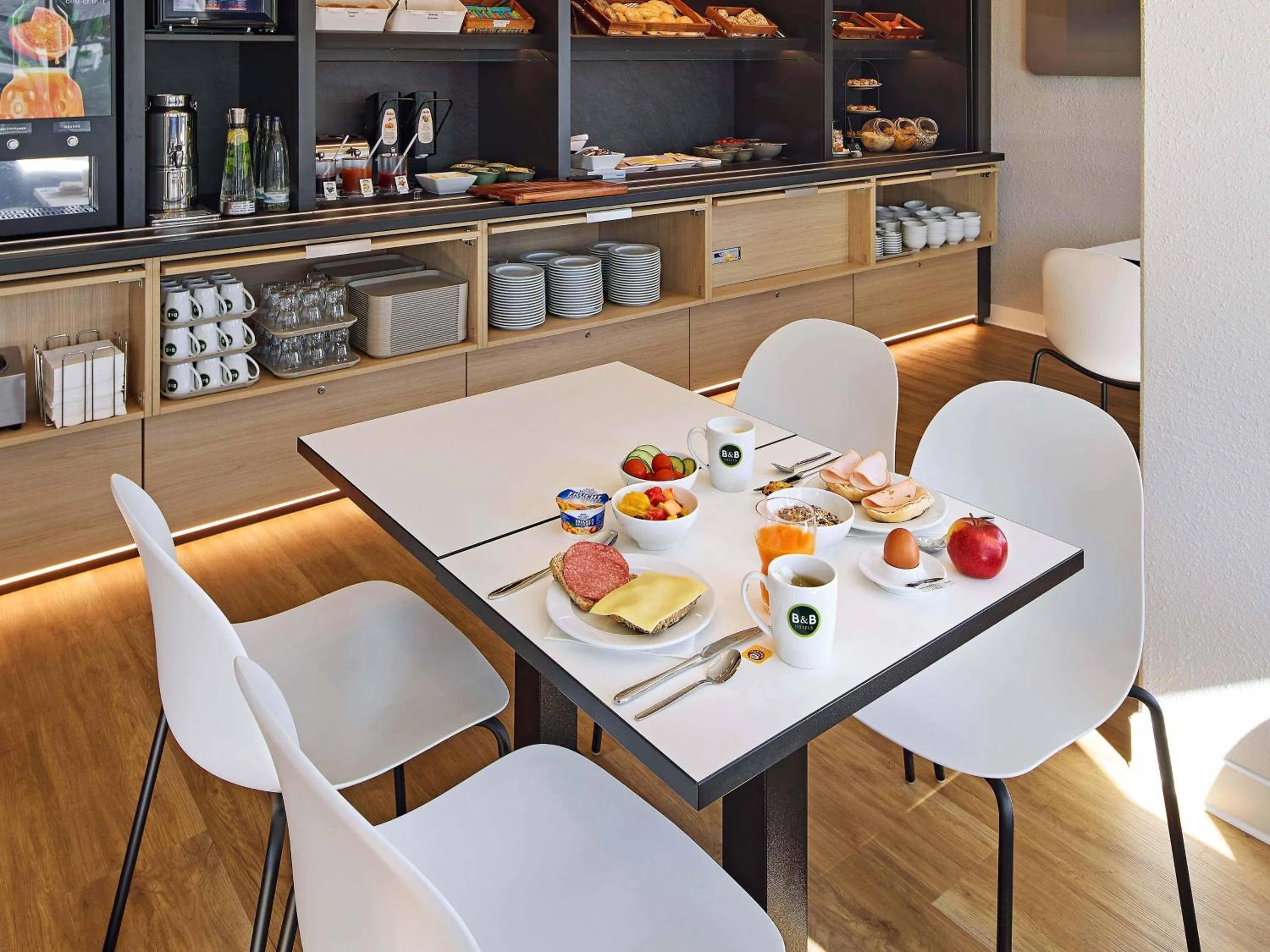 Restaurant/places to eat in B&B HOTEL Köln-Marsdorf