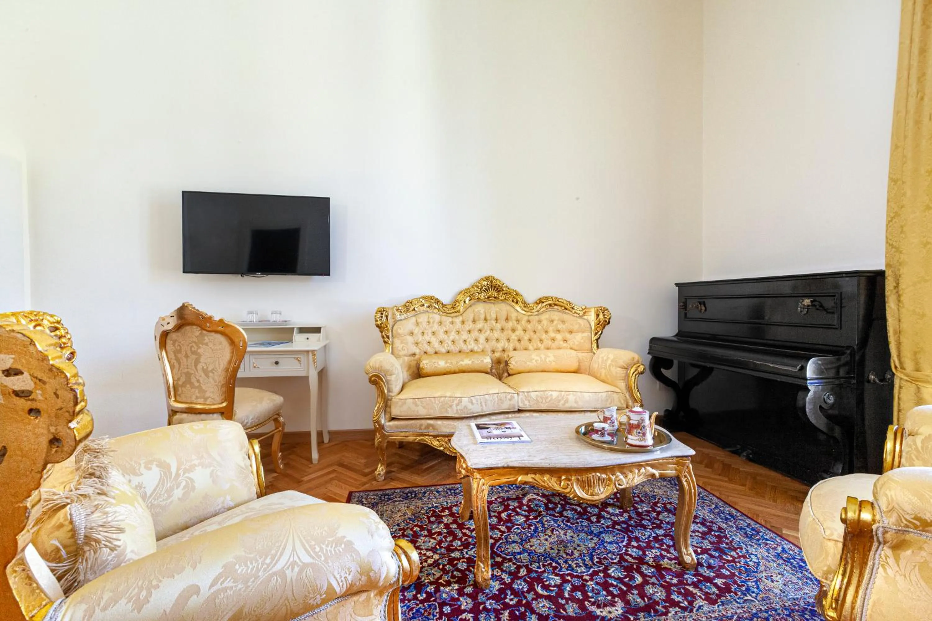 Living room in Relais Antica Napoli