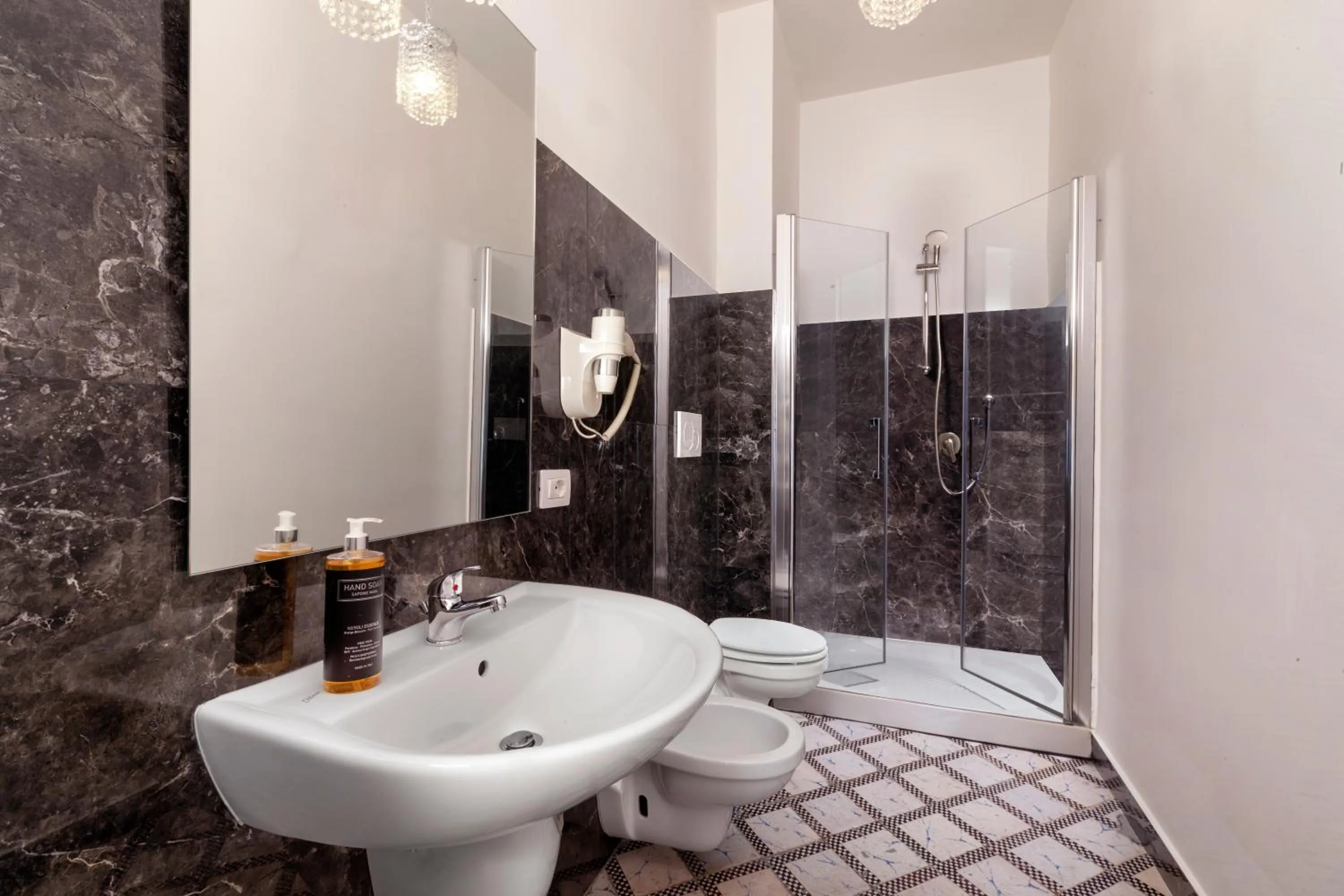 Toilet in Relais Antica Napoli