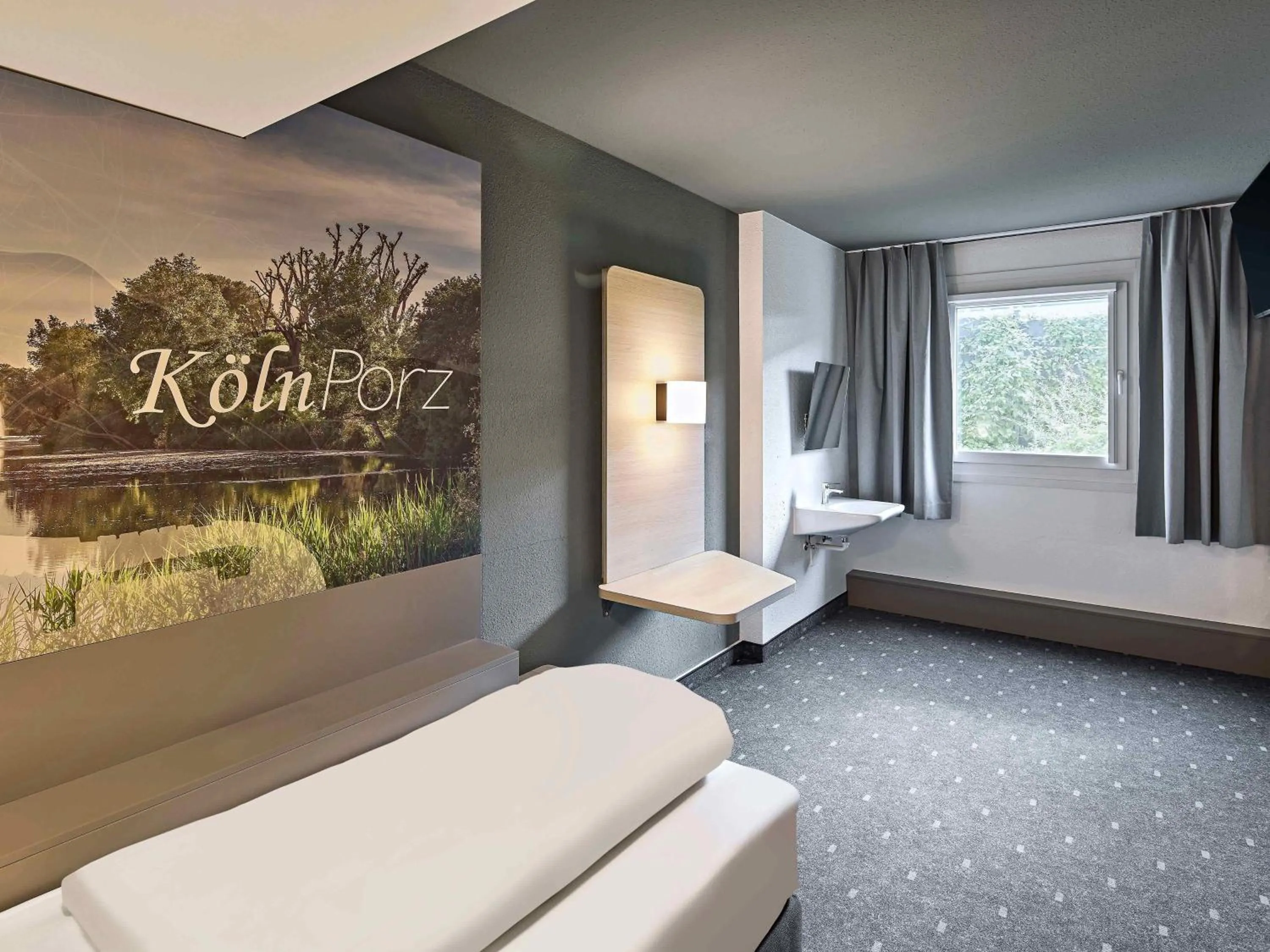 Photo of the whole room, Bed in B&B HOTEL Köln-Porz