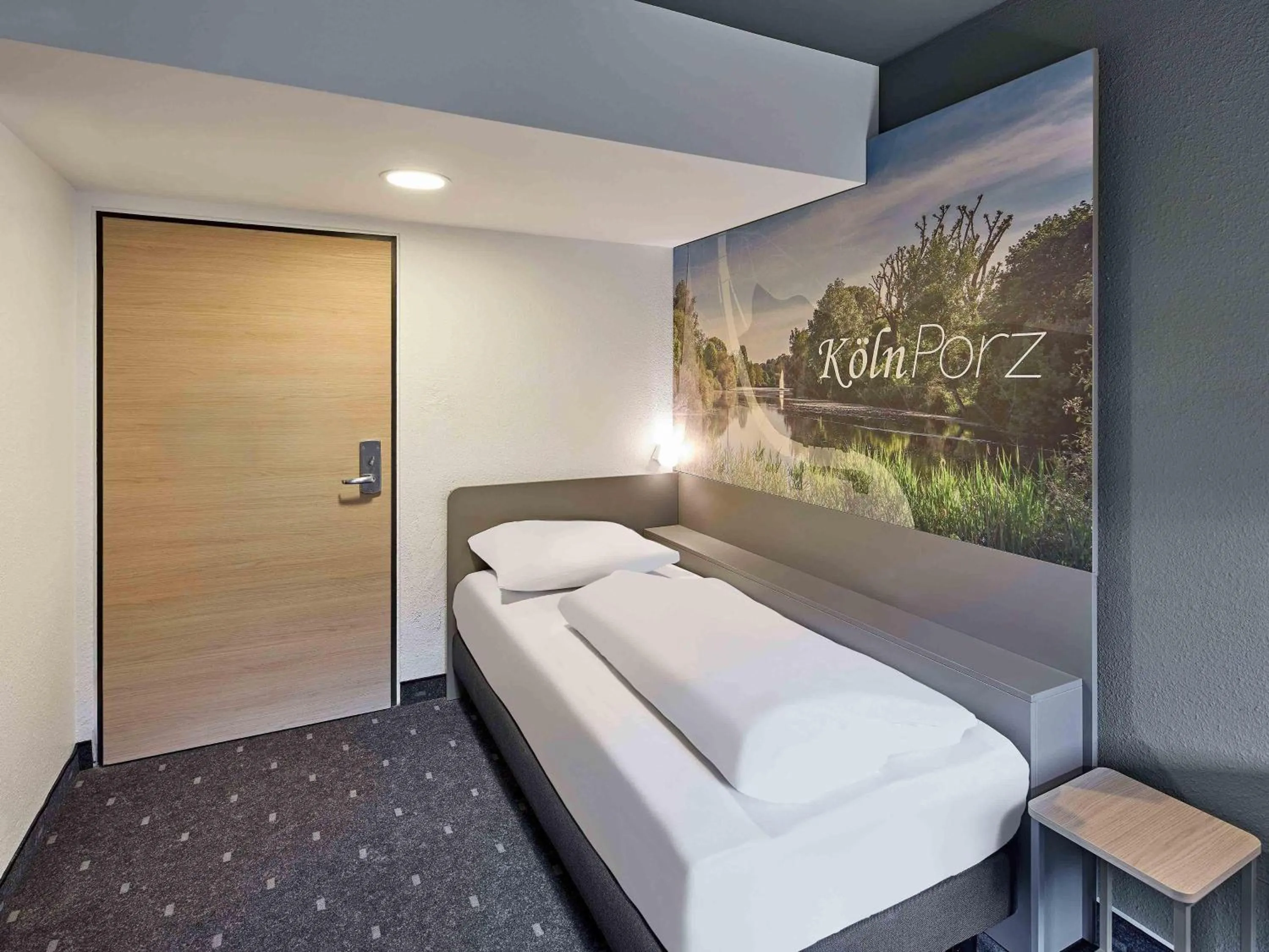 Photo of the whole room, Bed in B&B HOTEL Köln-Porz